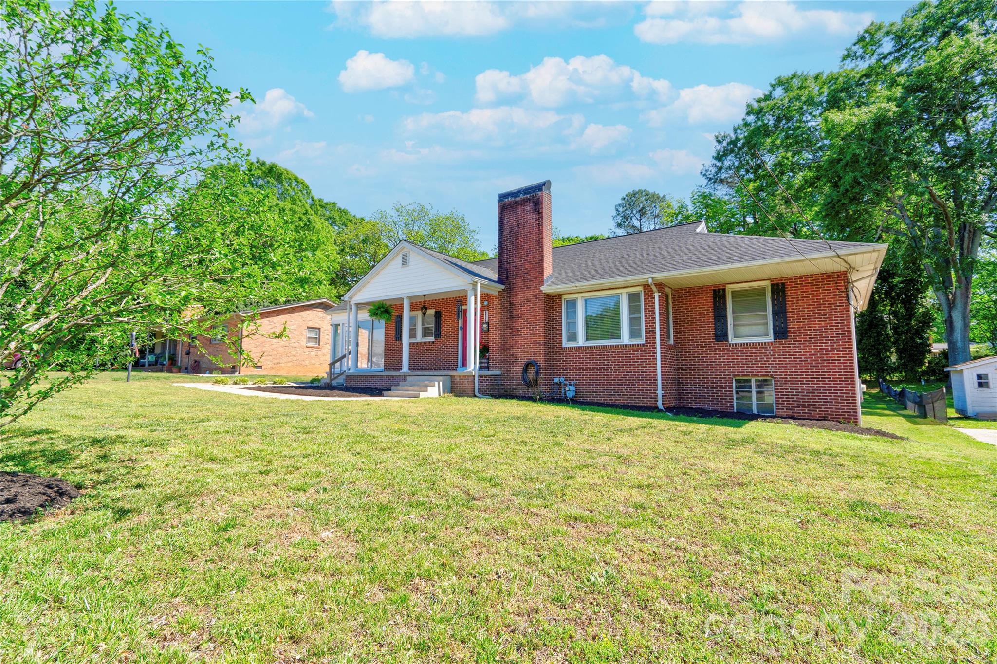 511 W Sumter Street — Shelby