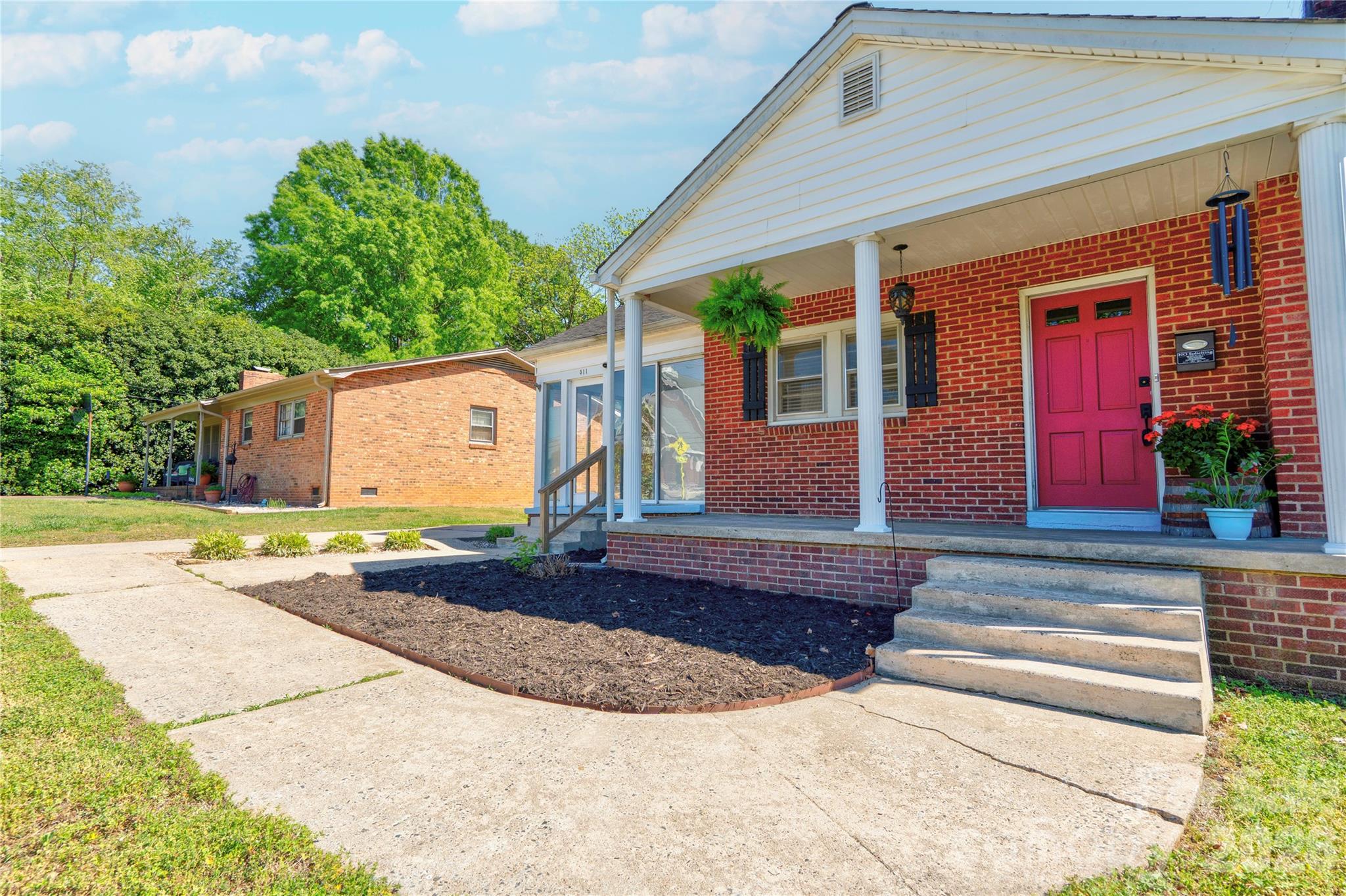511 W Sumter Street — Shelby