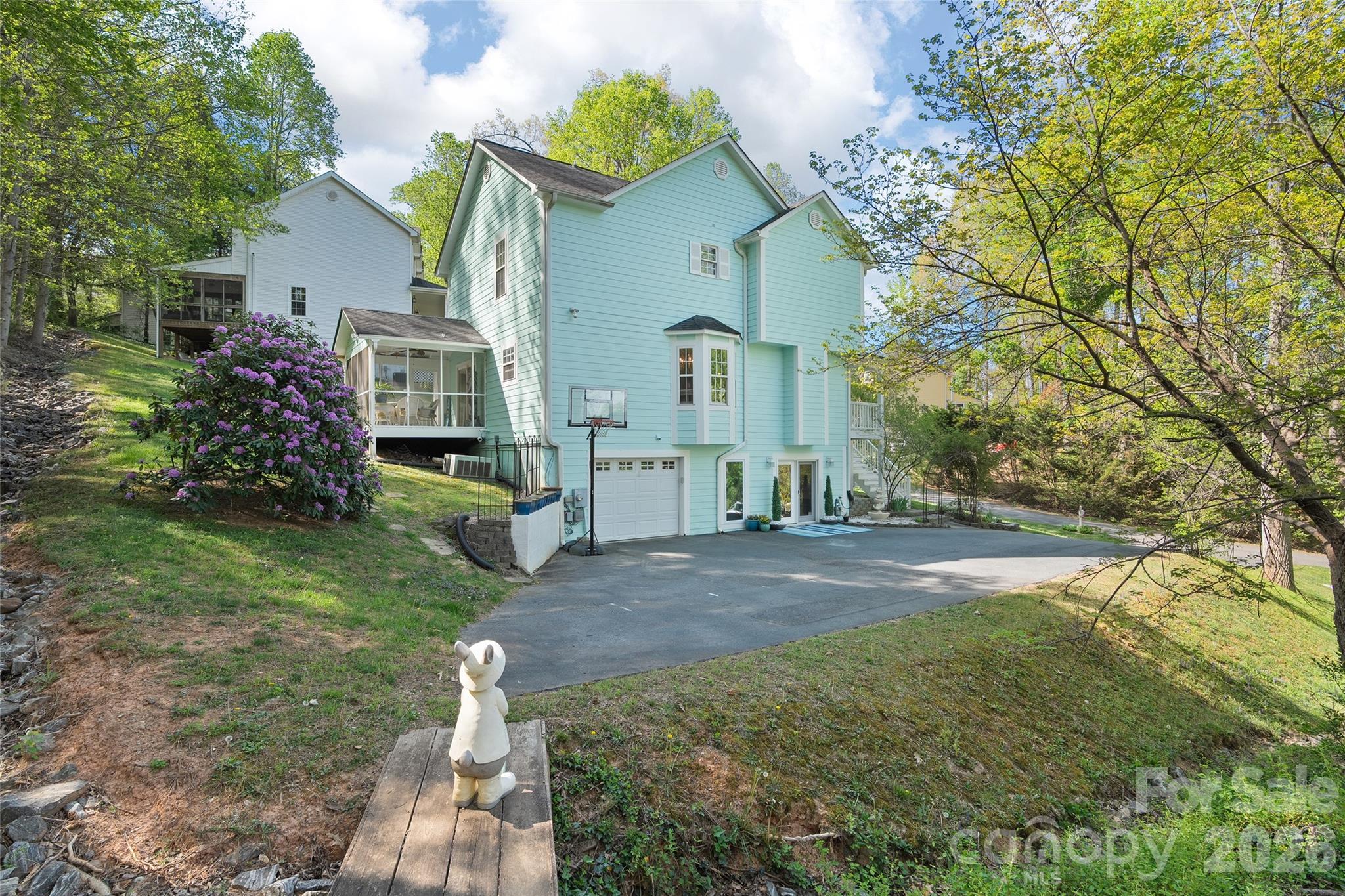 119 Friendly Lane — Asheville