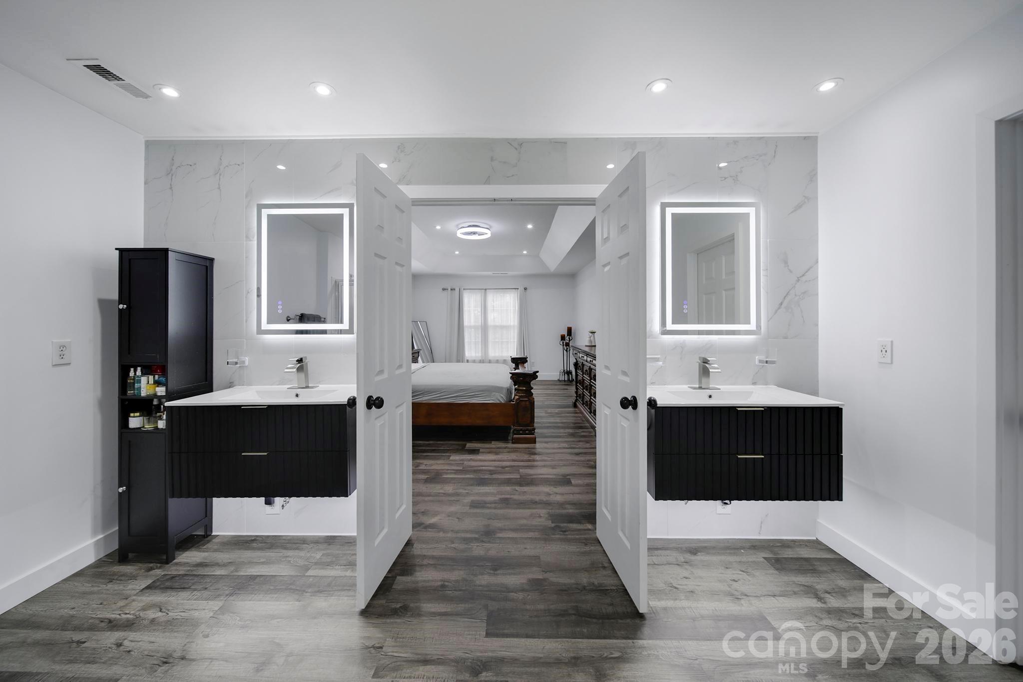 9954 Mitchell Glen Drive — Charlotte