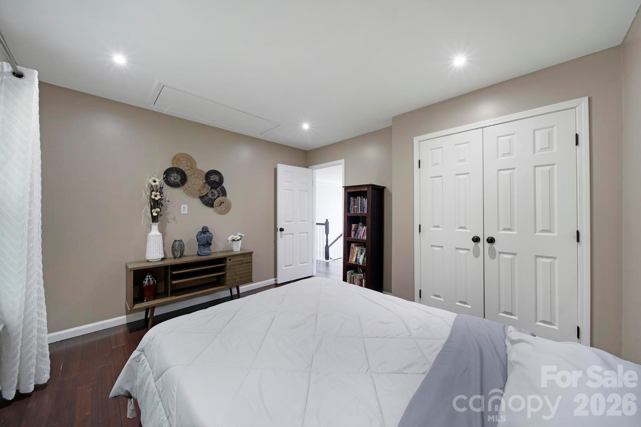 9954 Mitchell Glen Drive — Charlotte