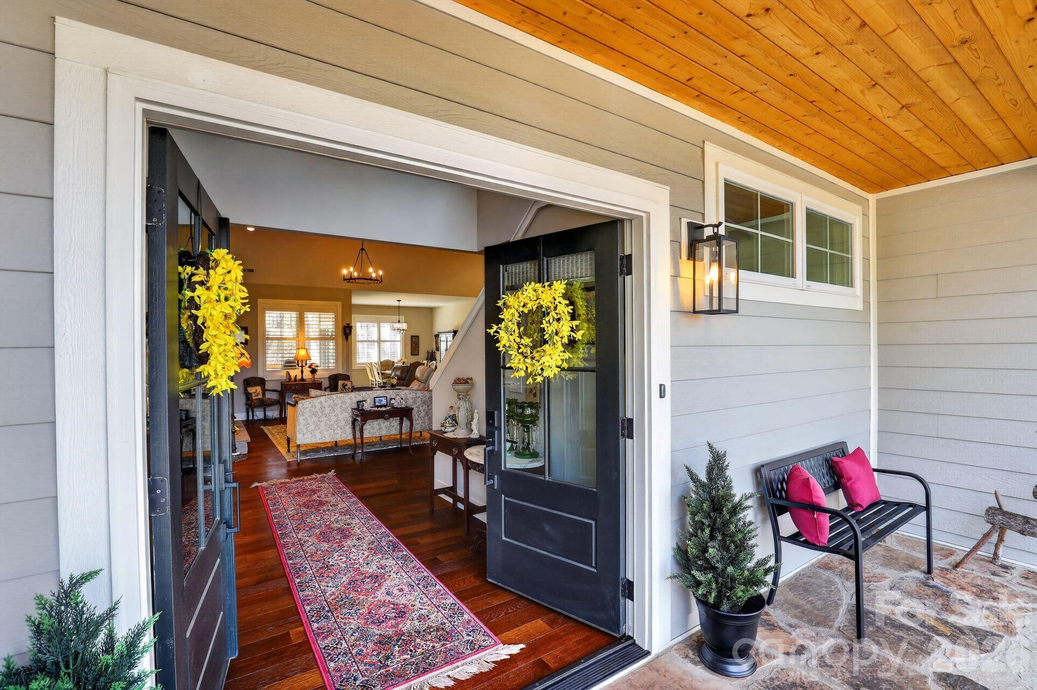 3757 Laurel Park Highway — Hendersonville