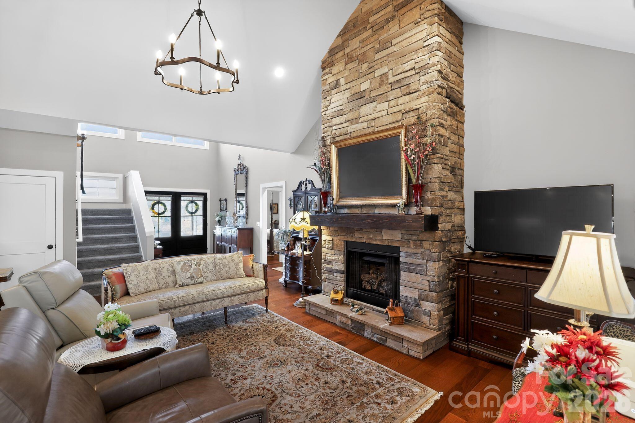 3757 Laurel Park Highway — Hendersonville
