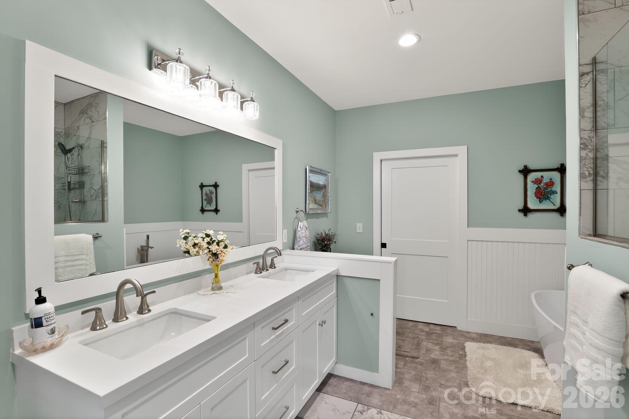 3757 Laurel Park Highway — Hendersonville