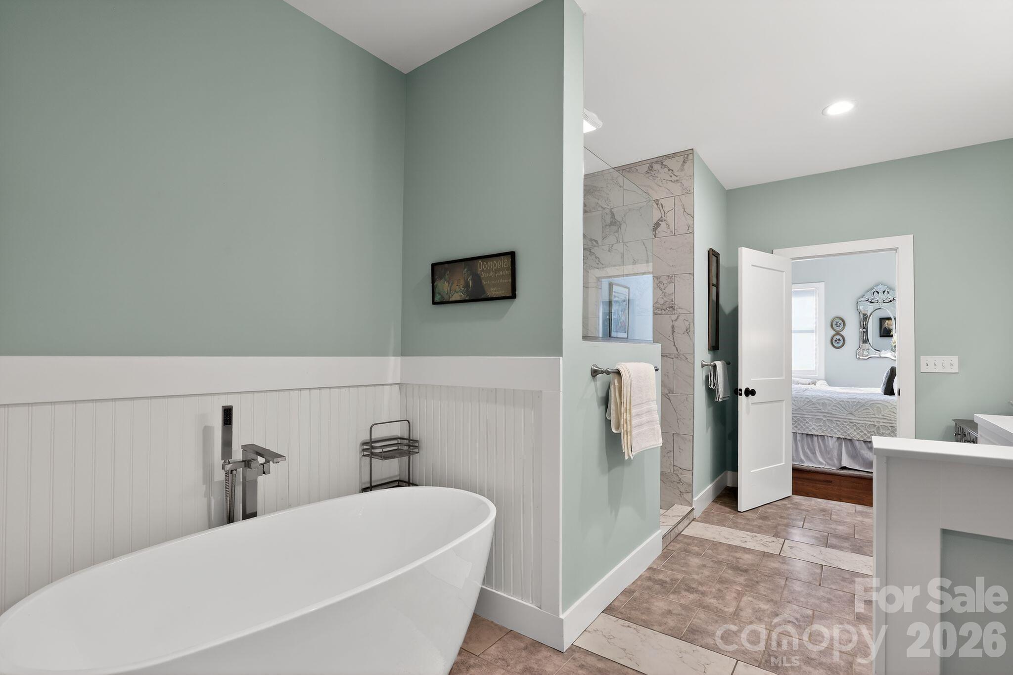 3757 Laurel Park Highway — Hendersonville