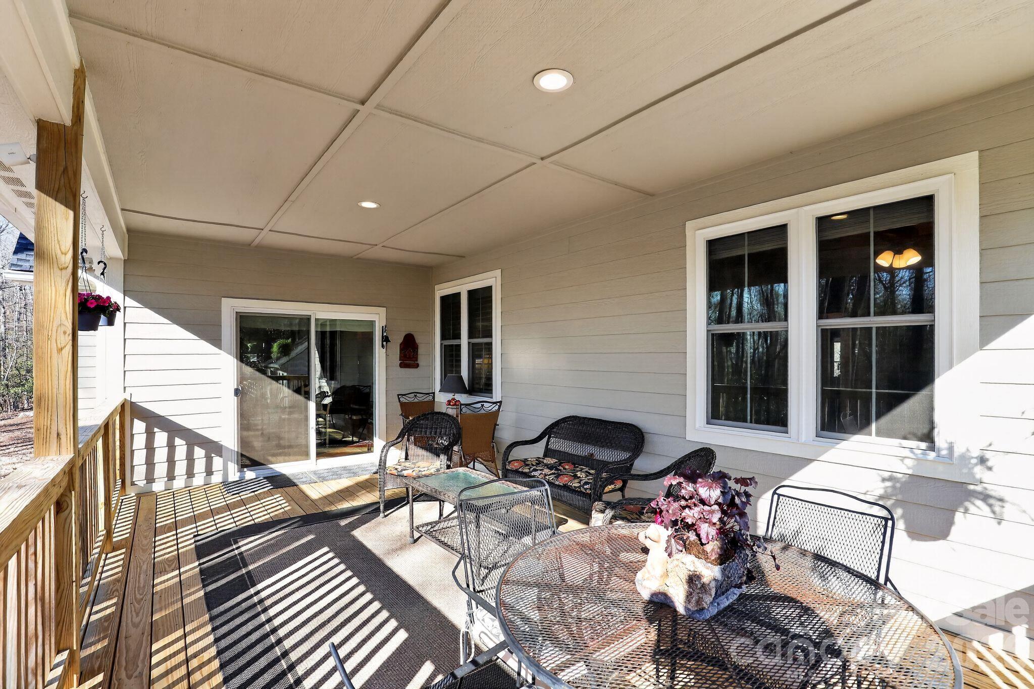3757 Laurel Park Highway — Hendersonville