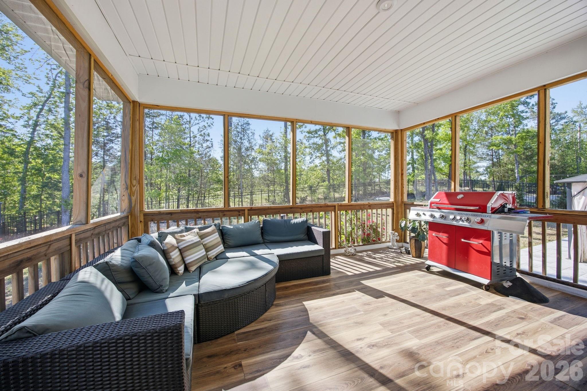 11836 Glenwood Drive — Locust