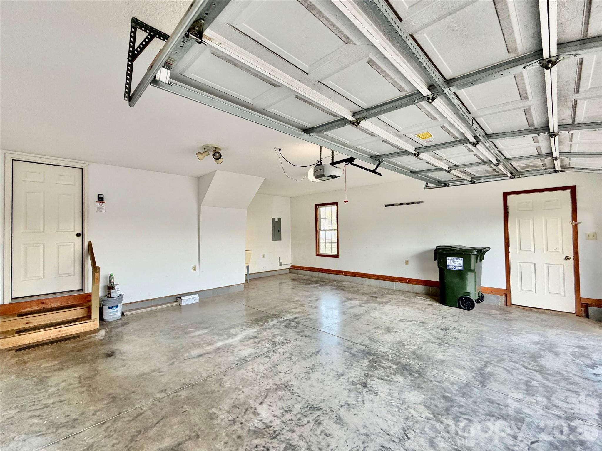 1070 Lucky Lane — Salisbury
