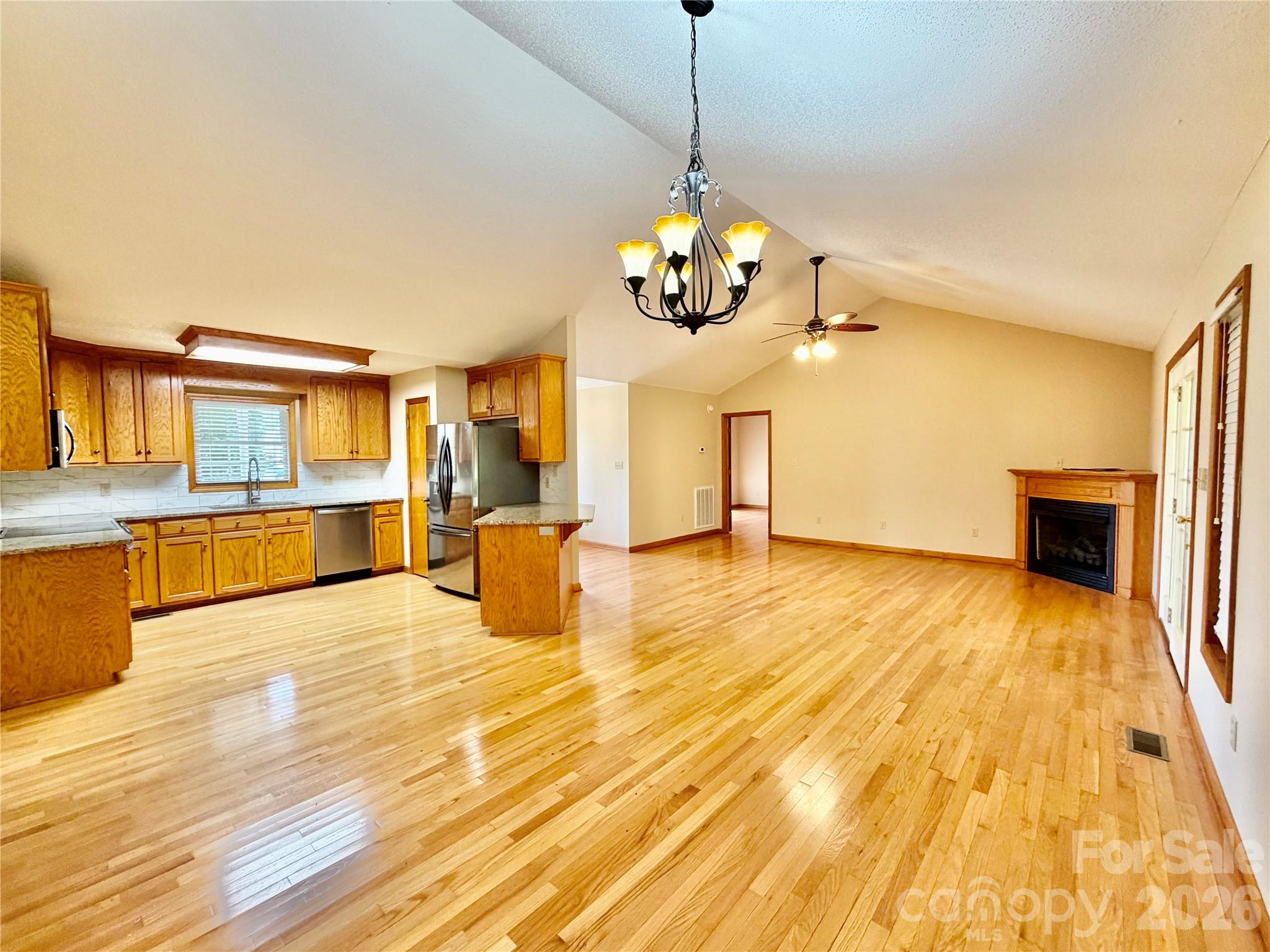 1070 Lucky Lane — Salisbury