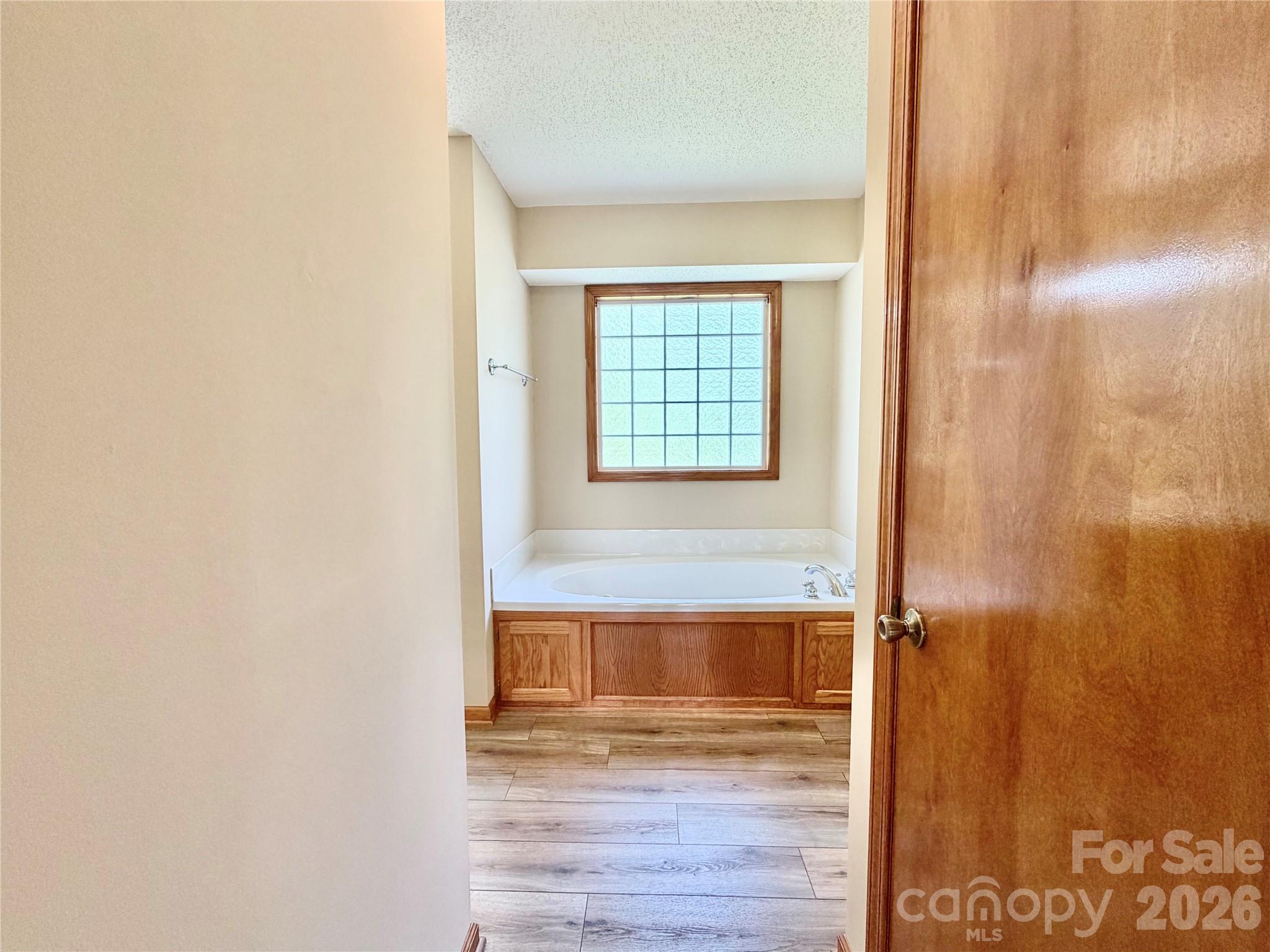 1070 Lucky Lane — Salisbury