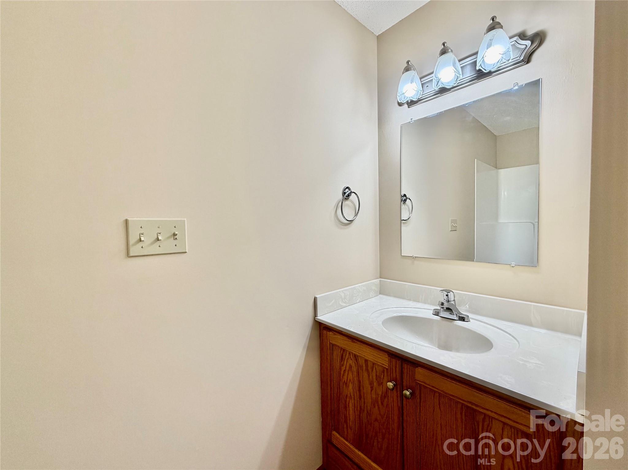 1070 Lucky Lane — Salisbury