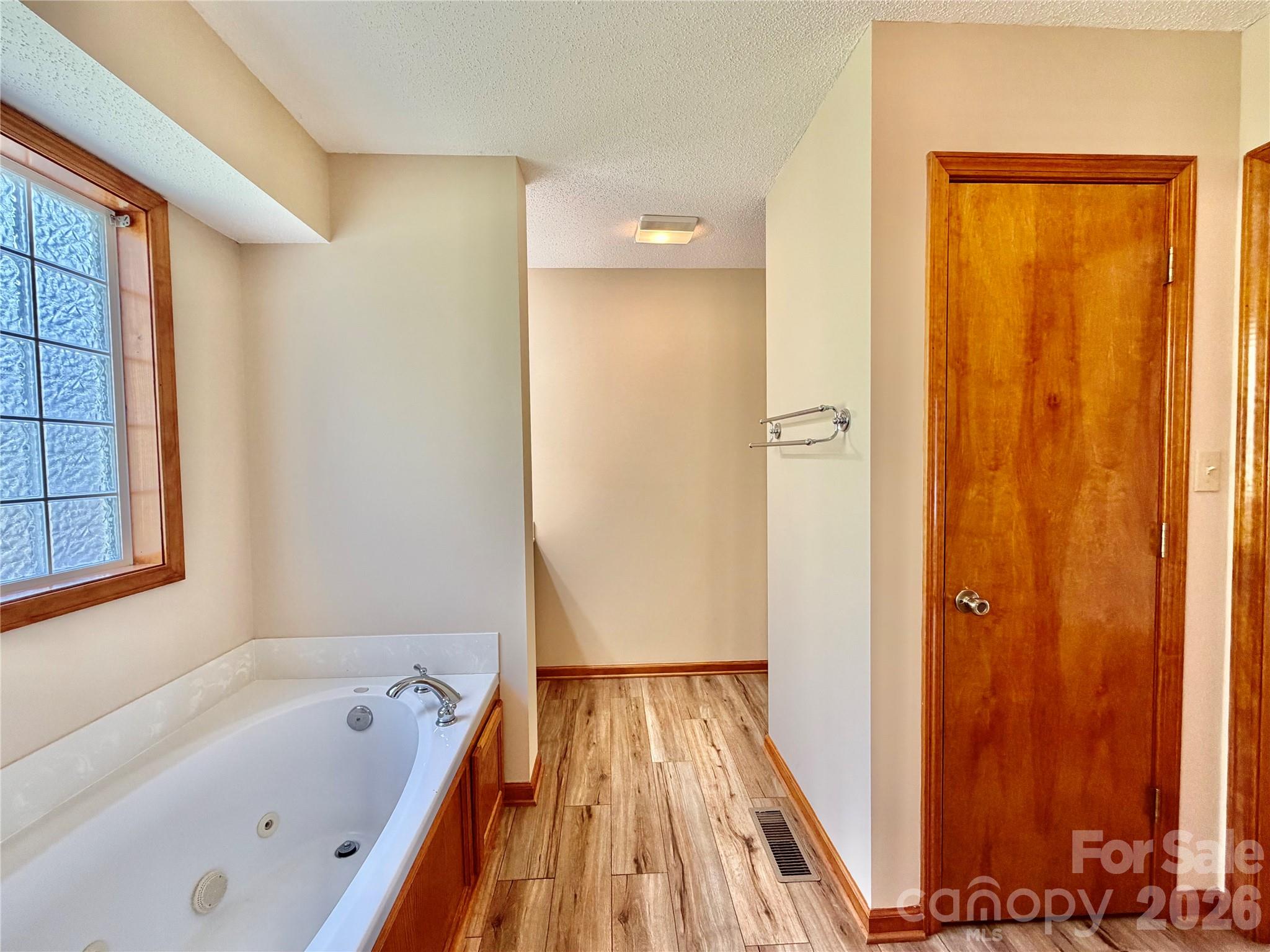 1070 Lucky Lane — Salisbury