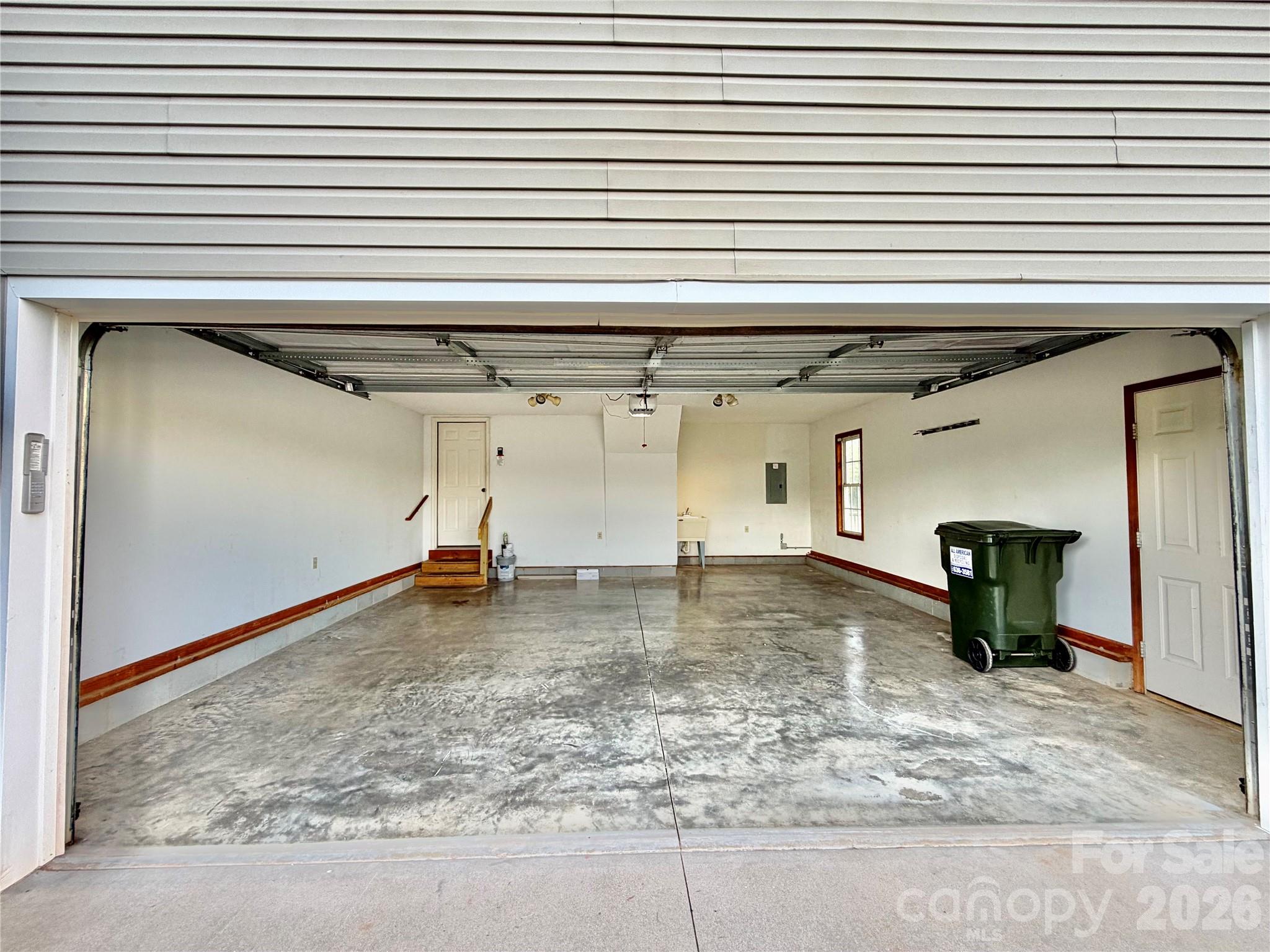 1070 Lucky Lane — Salisbury