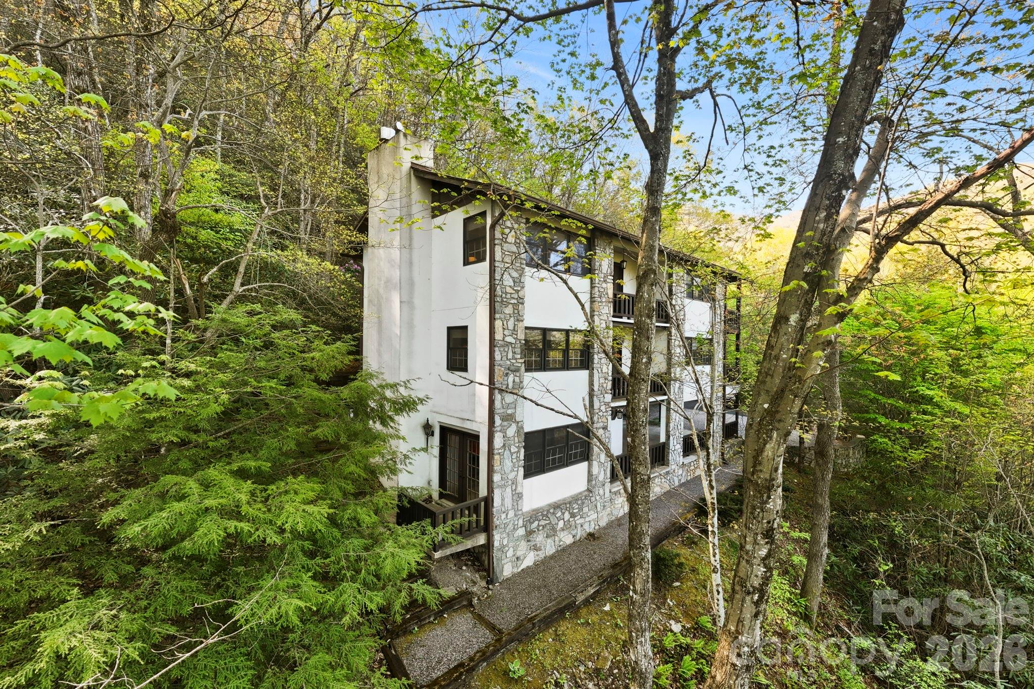 821 Summit Drive — Maggie Valley