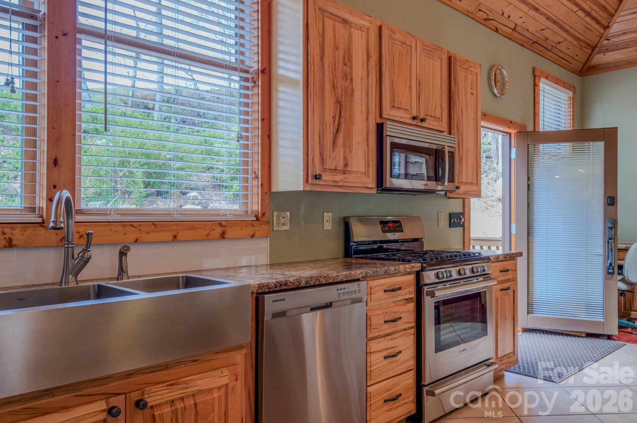 426 Cook Town Road — Bakersville