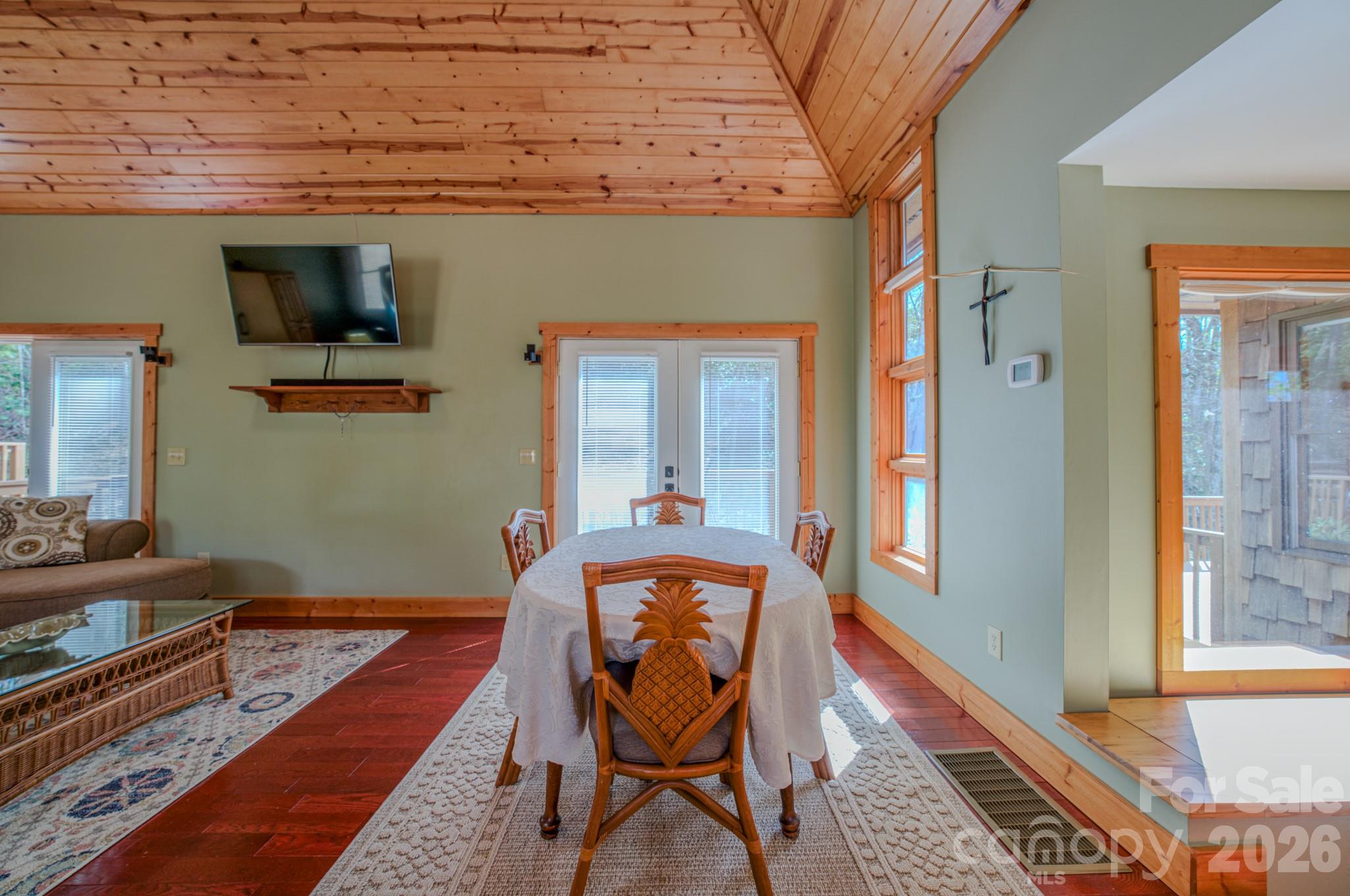 426 Cook Town Road — Bakersville