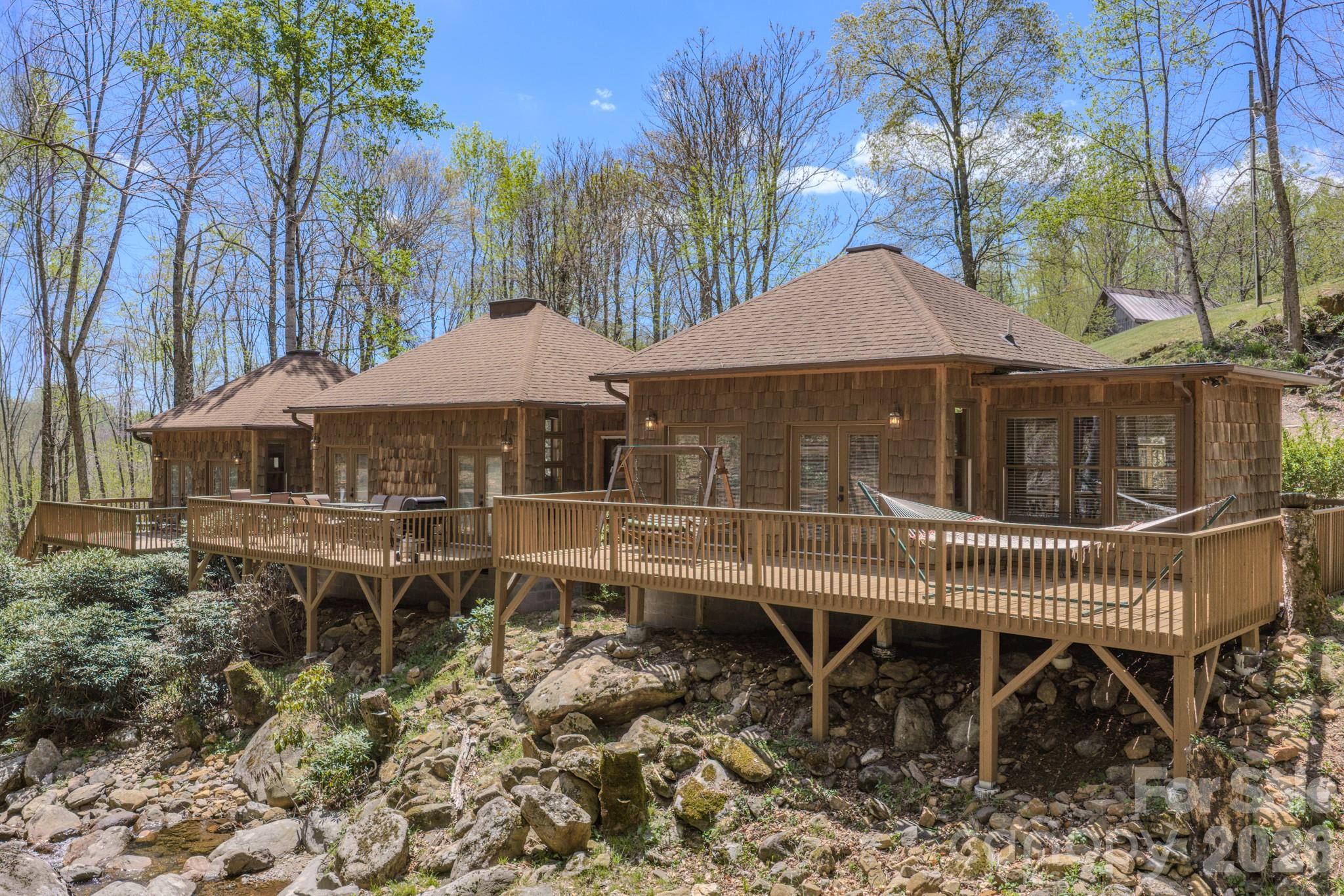 426 Cook Town Road — Bakersville