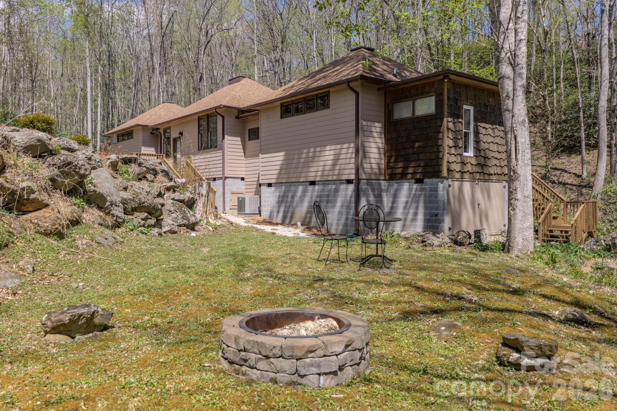 426 Cook Town Road — Bakersville