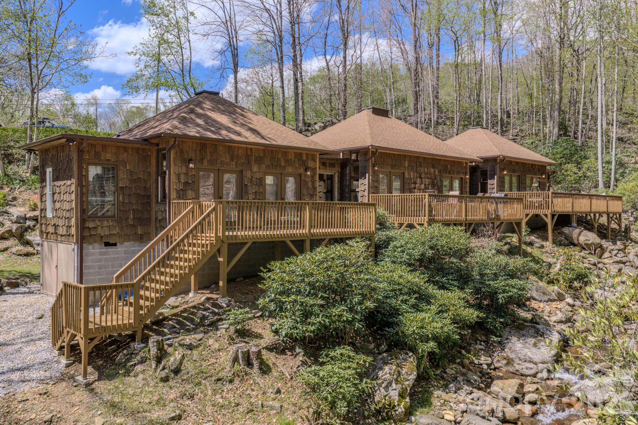 426 Cook Town Road — Bakersville