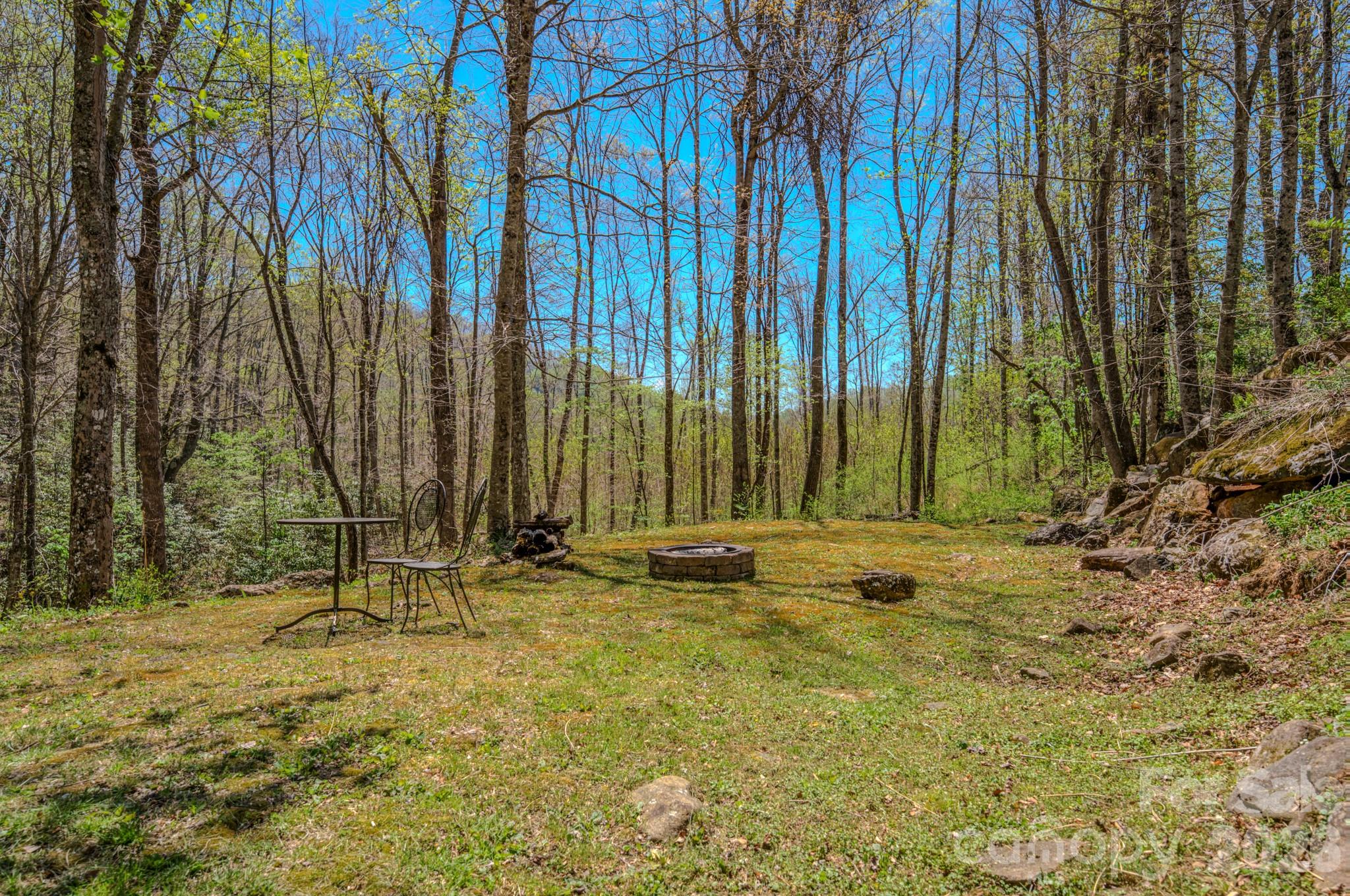 426 Cook Town Road — Bakersville