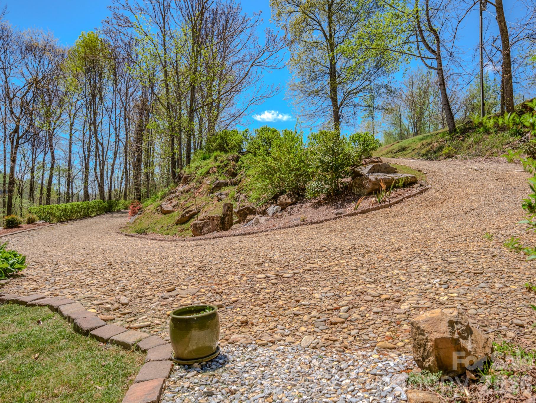 426 Cook Town Road — Bakersville