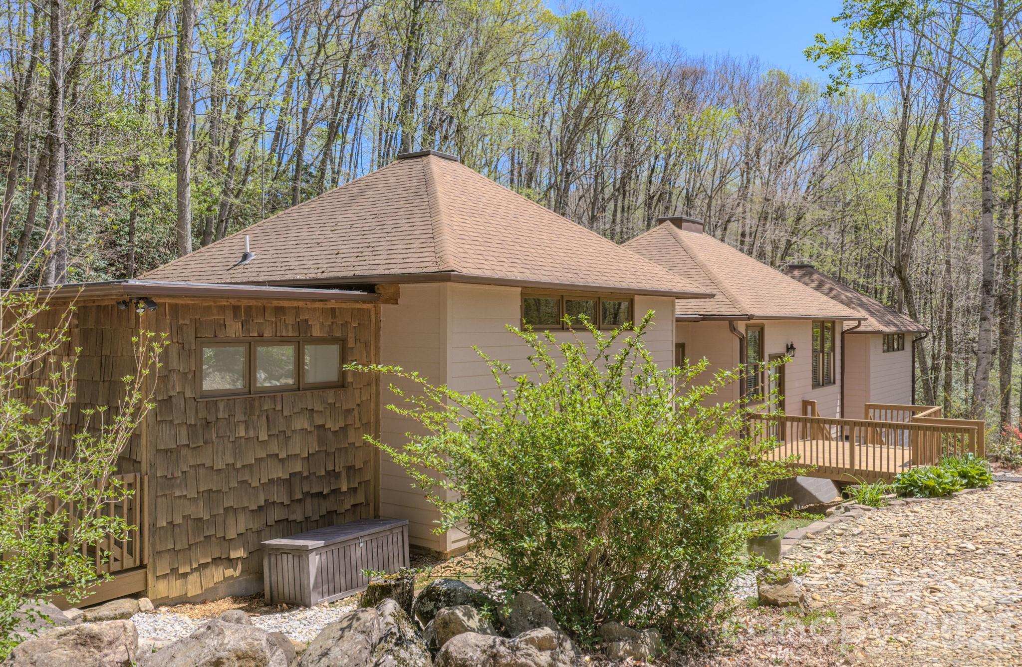 426 Cook Town Road — Bakersville