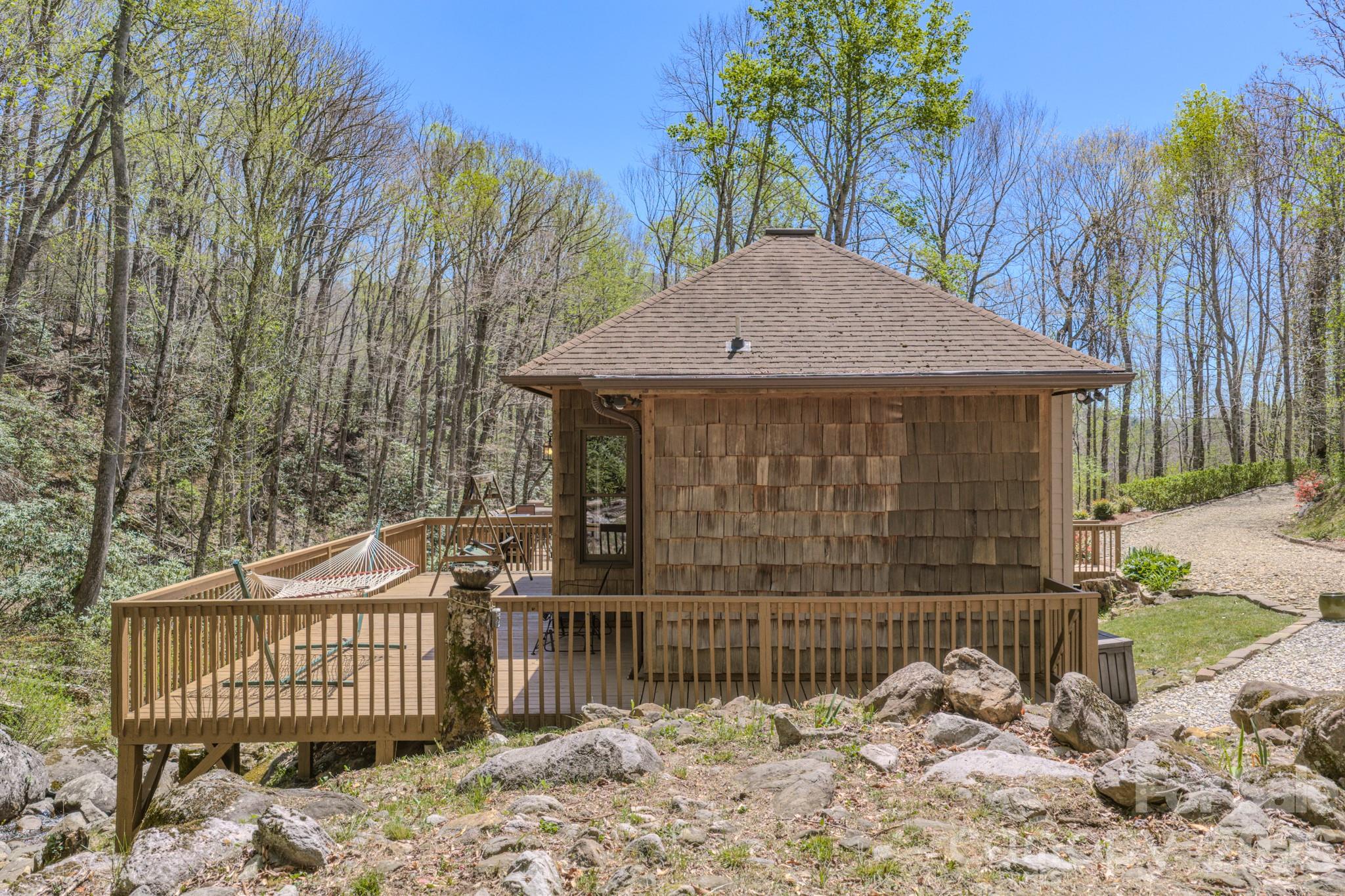 426 Cook Town Road — Bakersville
