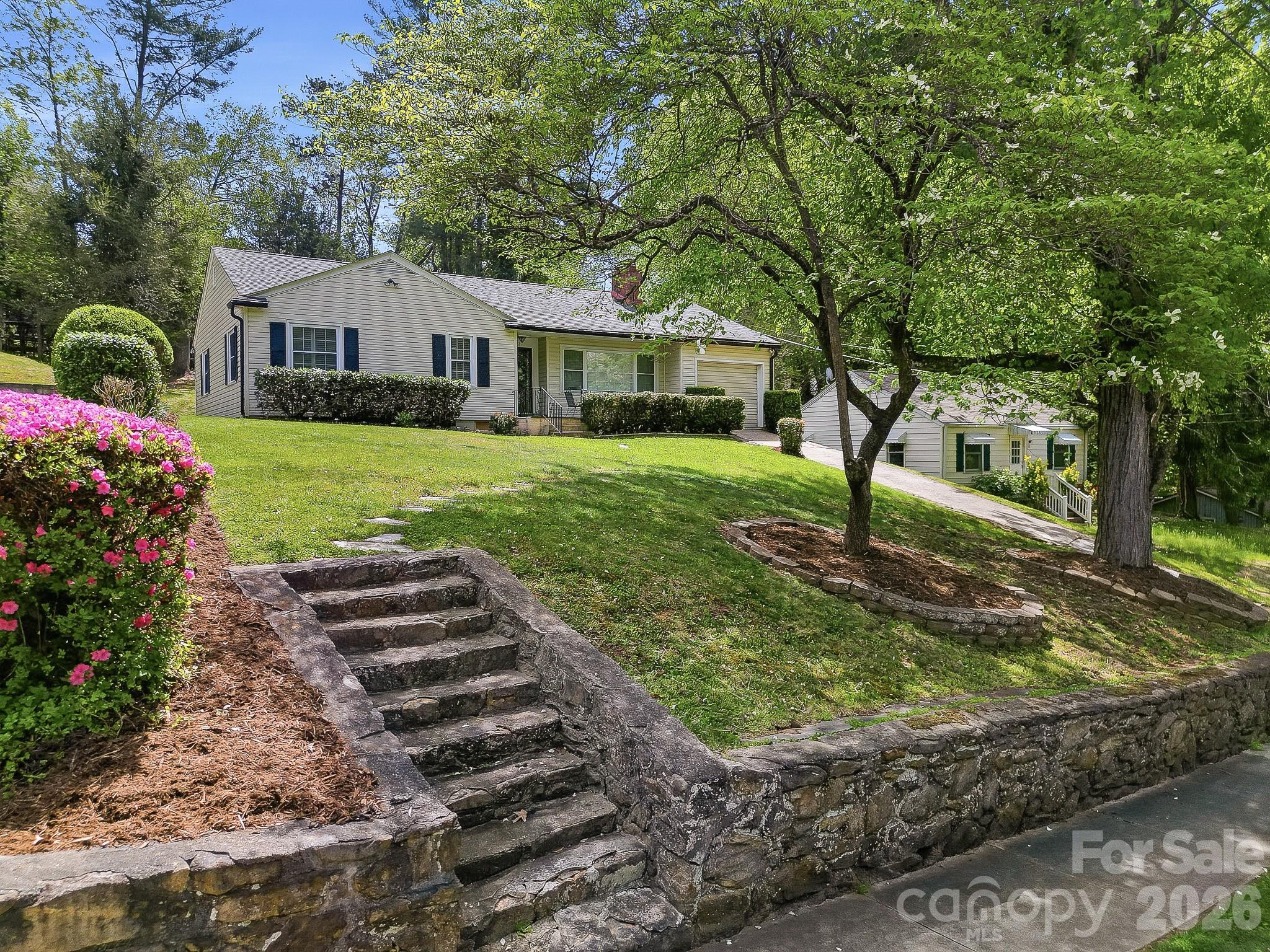41 Arthur Road — Asheville