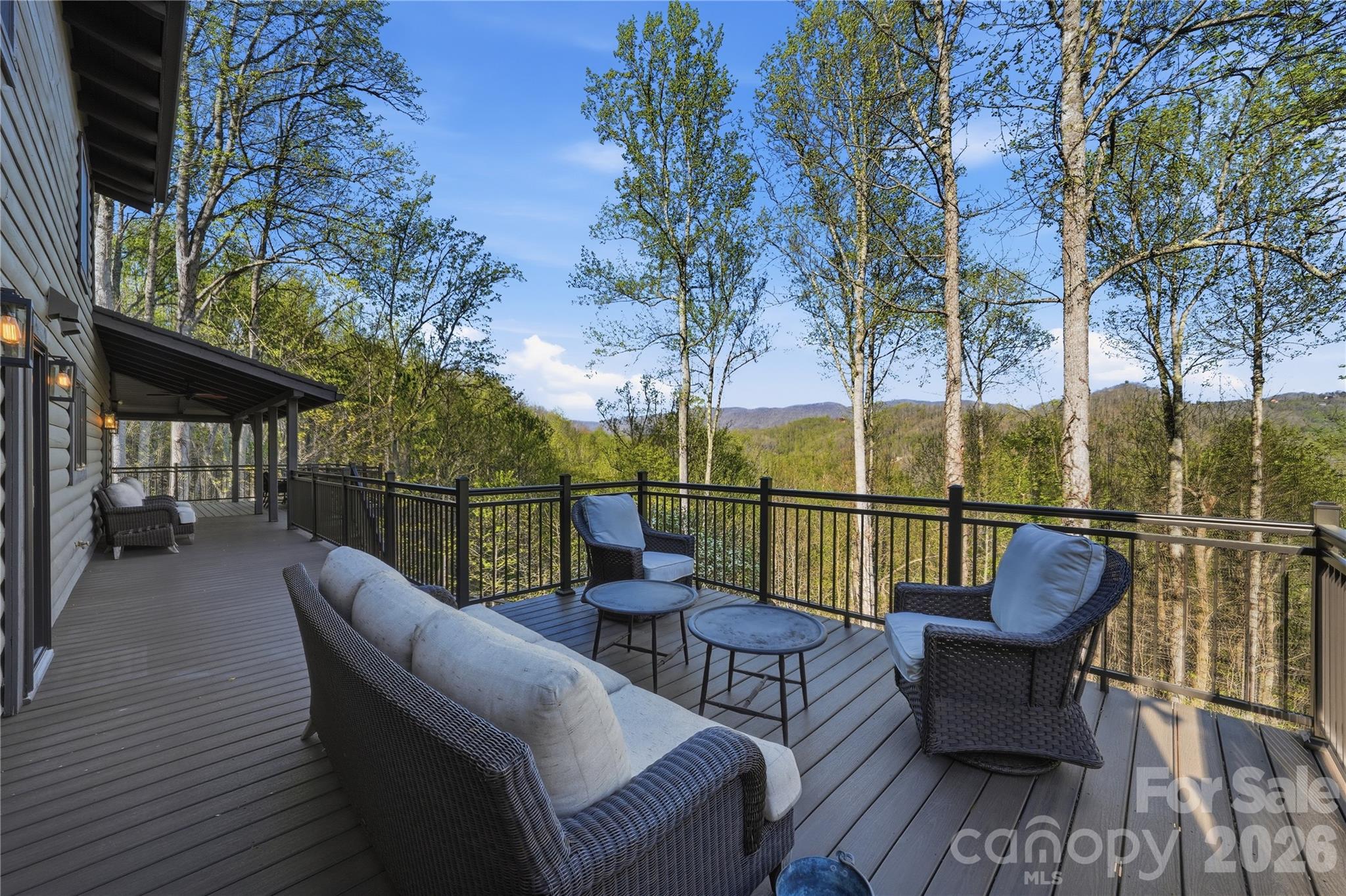 151 Man O War South — Vilas