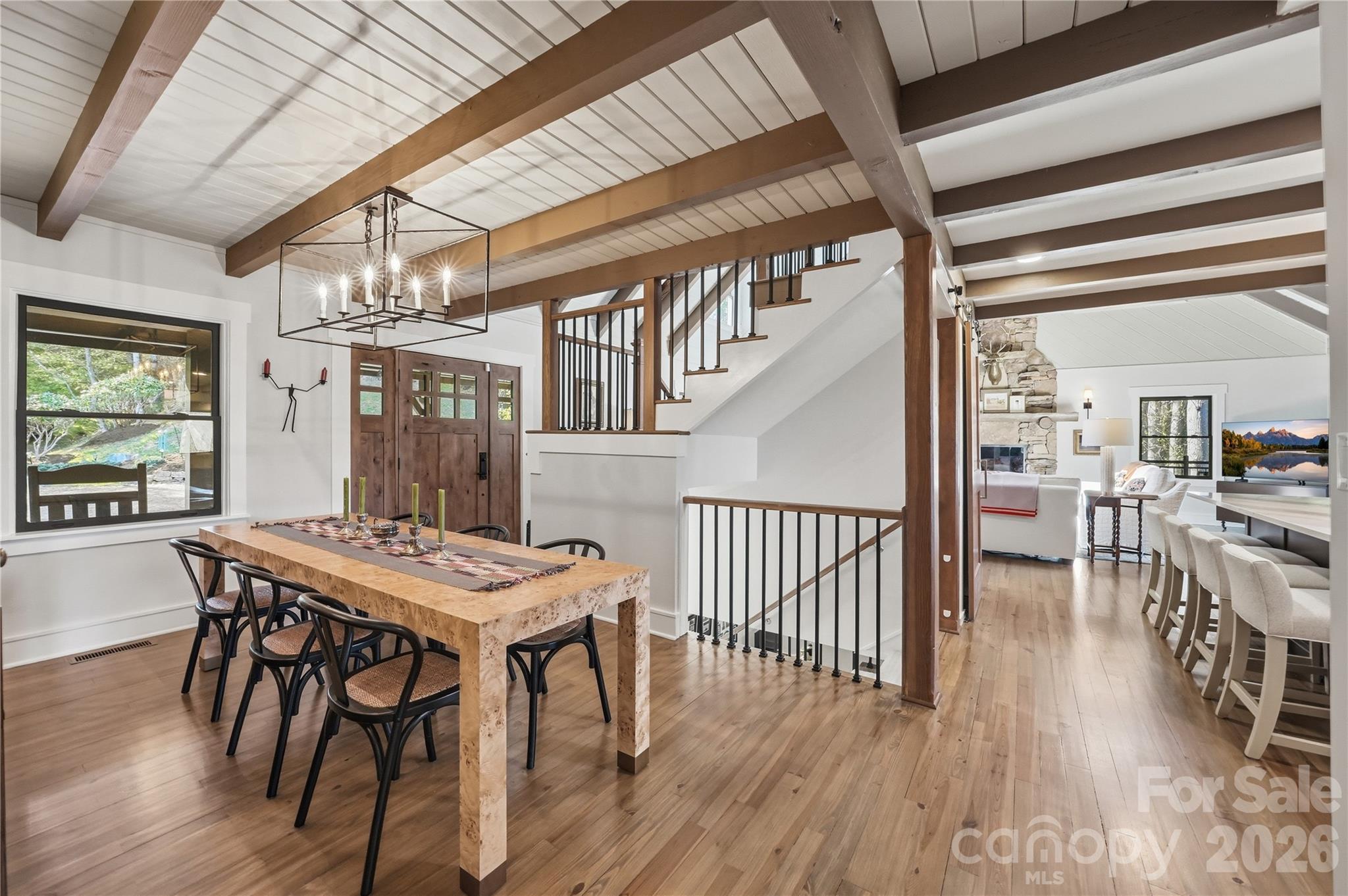 151 Man O War South — Vilas