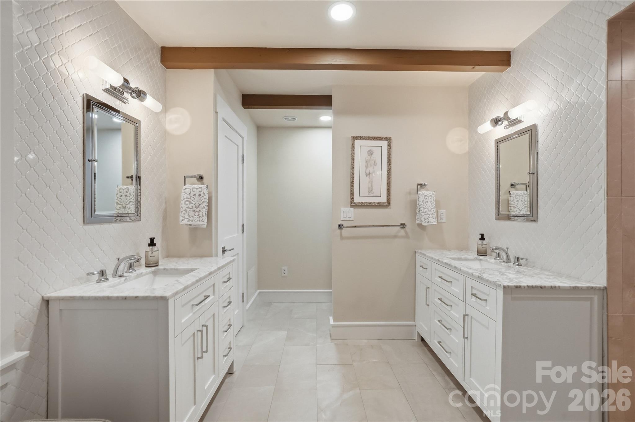 151 Man O War South — Vilas