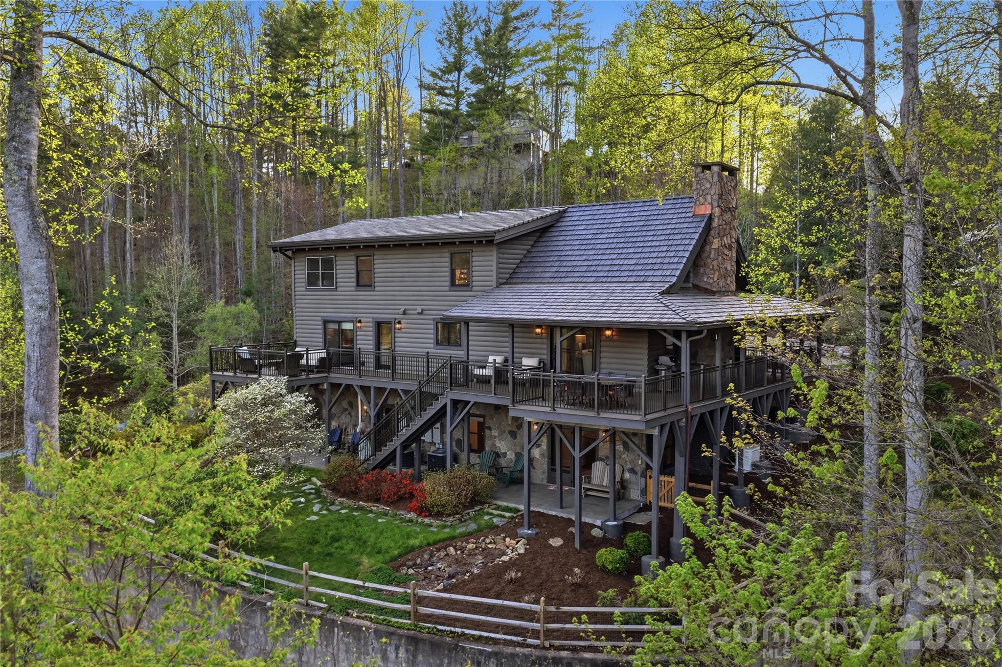 151 Man O War South — Vilas
