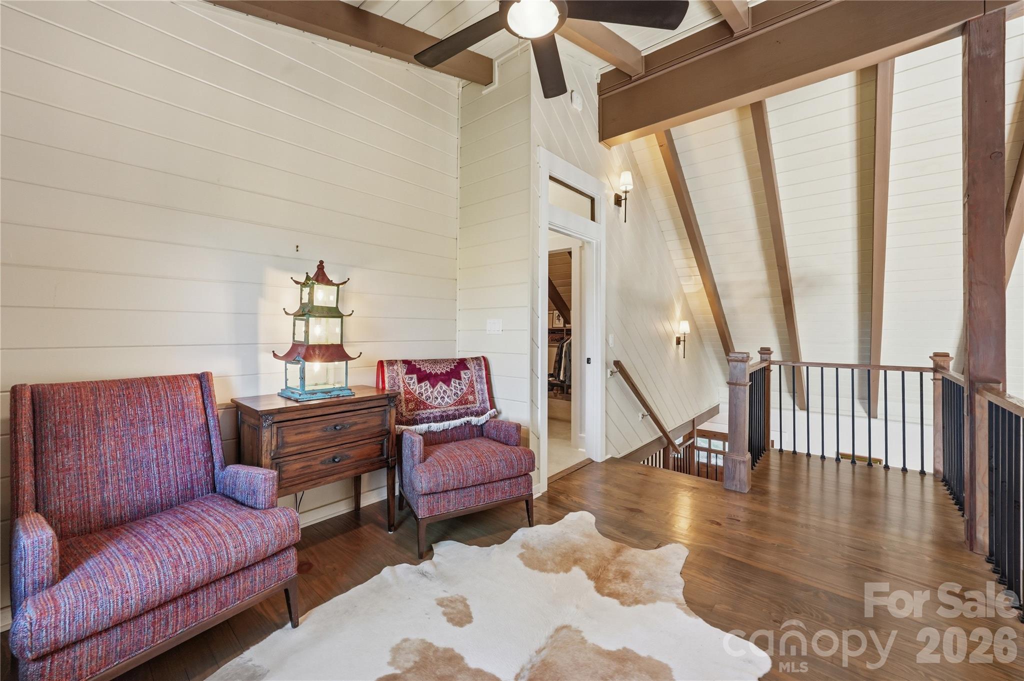 151 Man O War South — Vilas