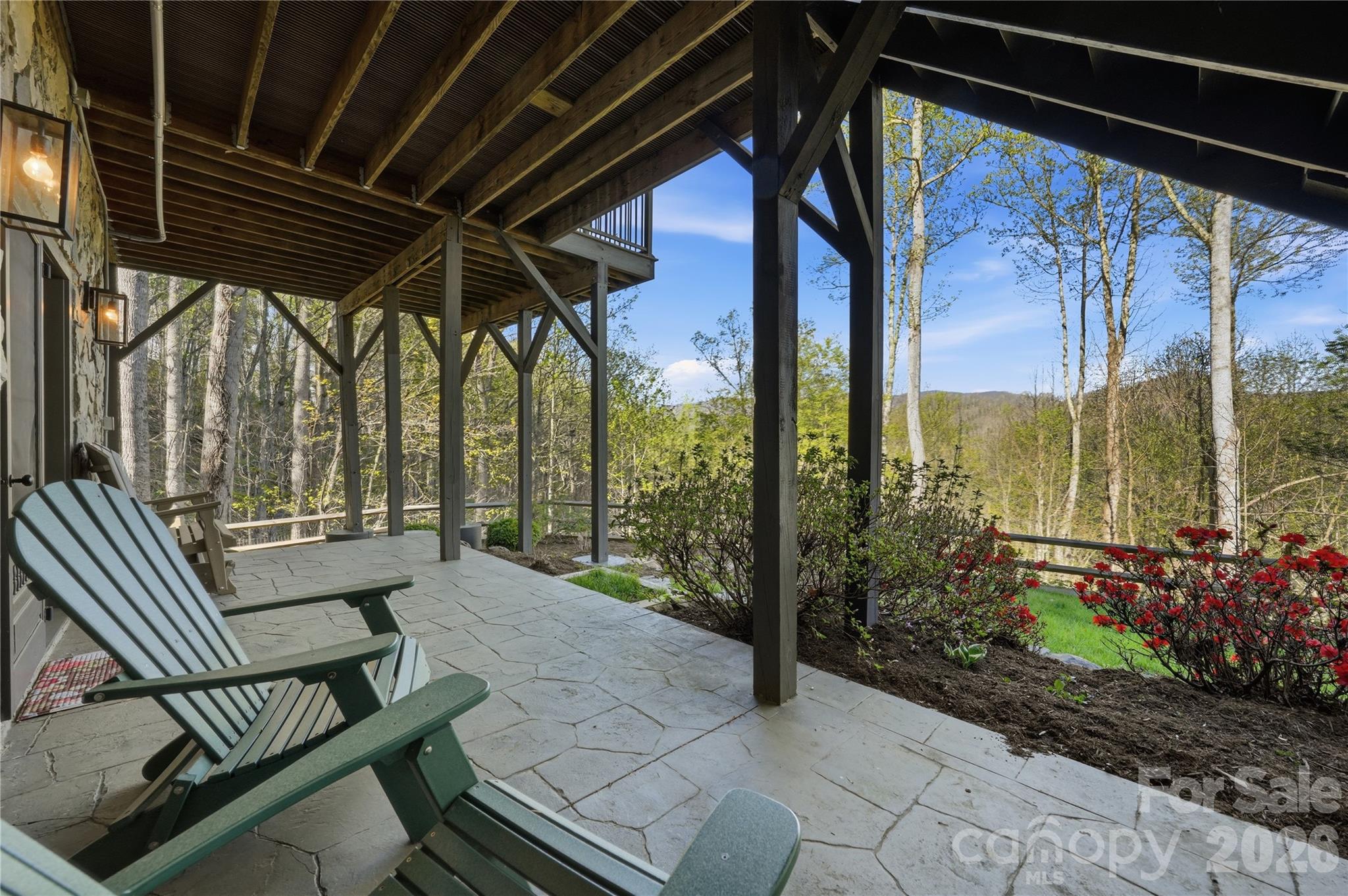 151 Man O War South — Vilas
