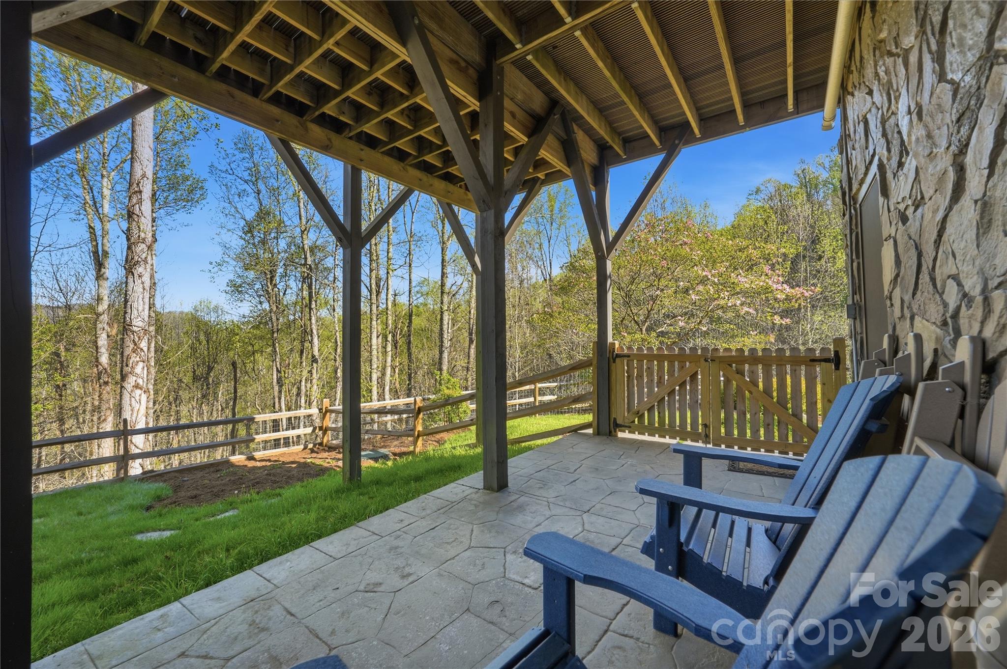 151 Man O War South — Vilas