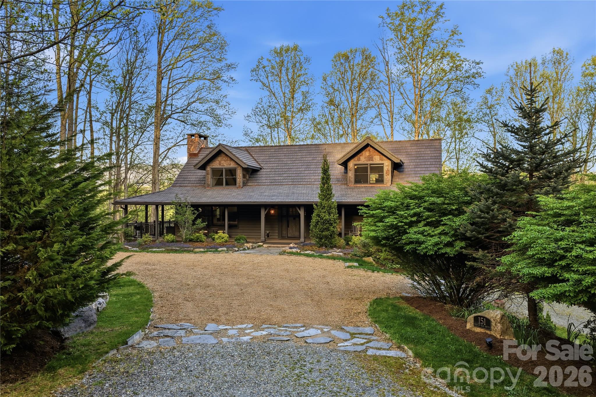 151 Man O War South — Vilas