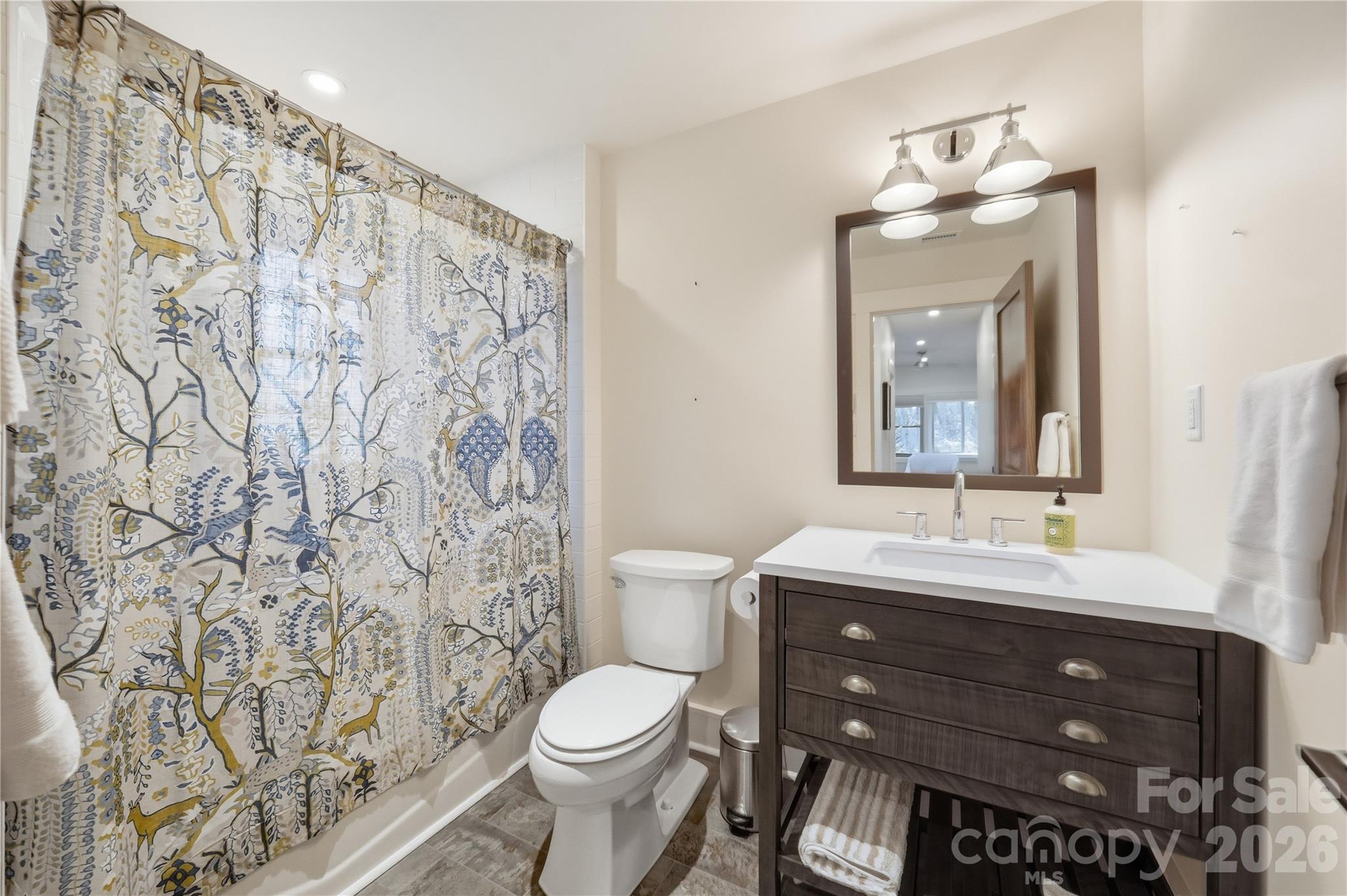 151 Man O War South — Vilas