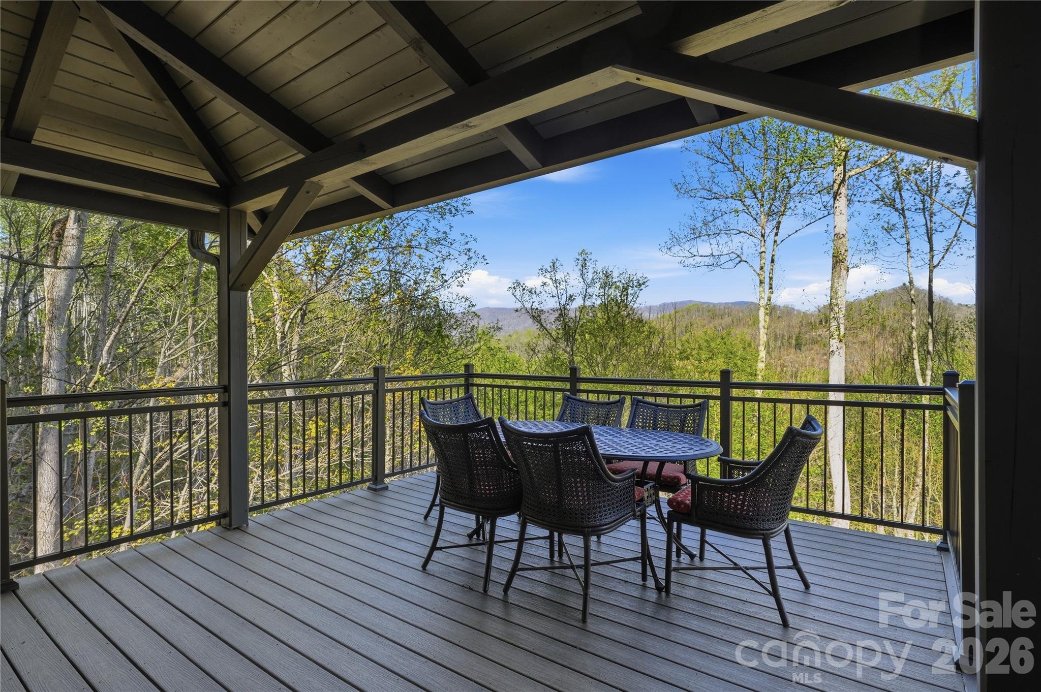 151 Man O War South — Vilas