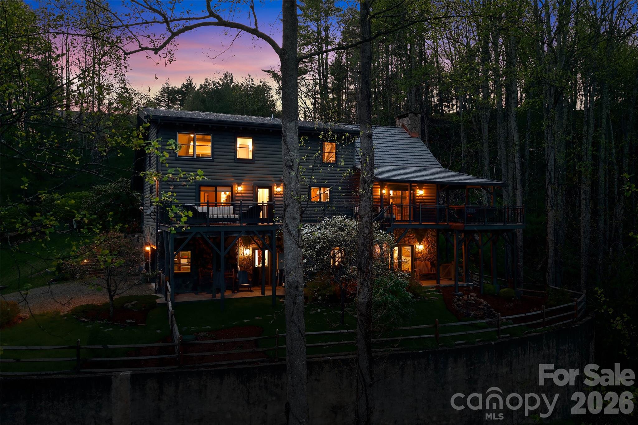 151 Man O War South — Vilas