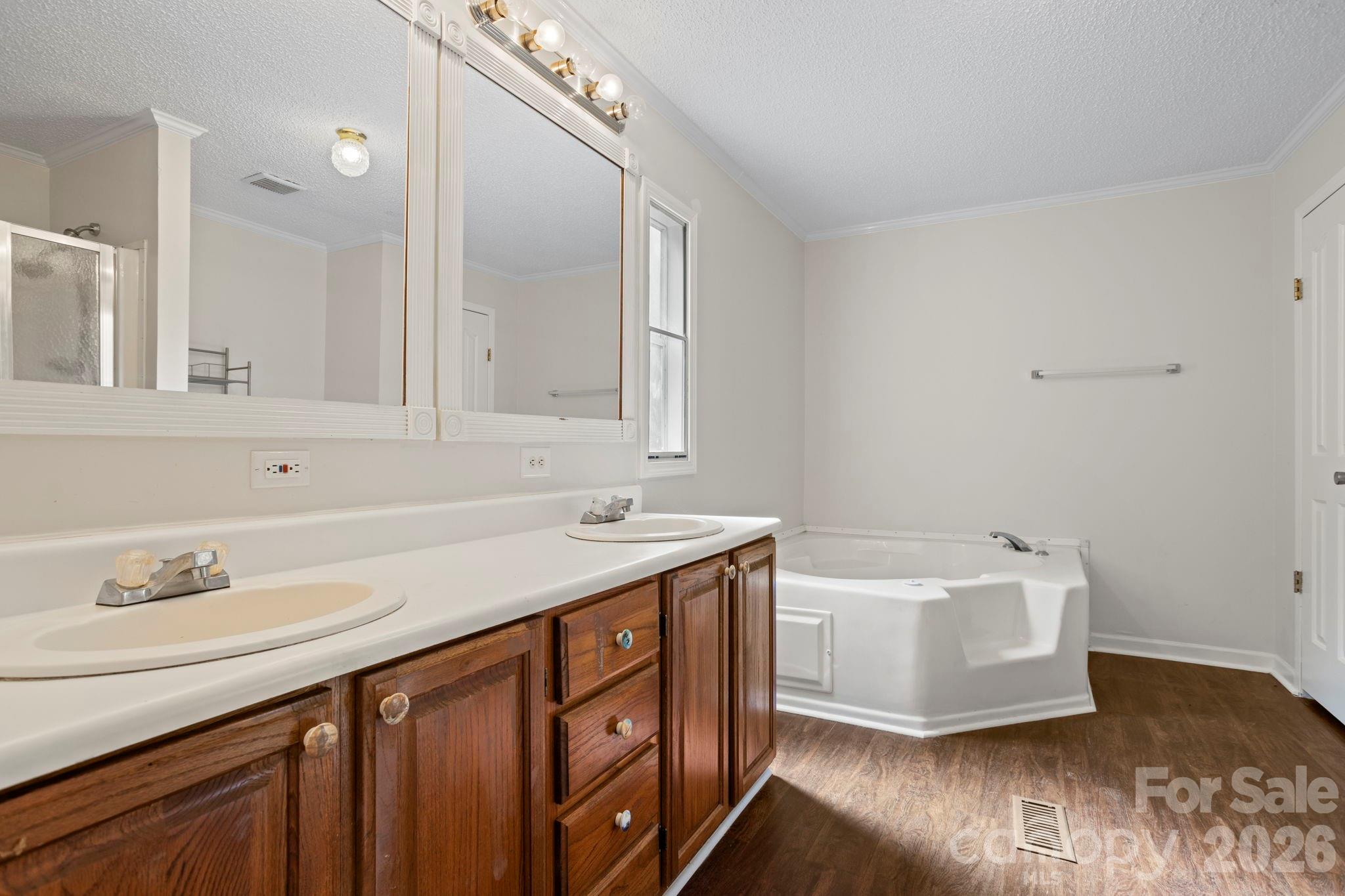 1896 E Green Creek Drive — Tryon