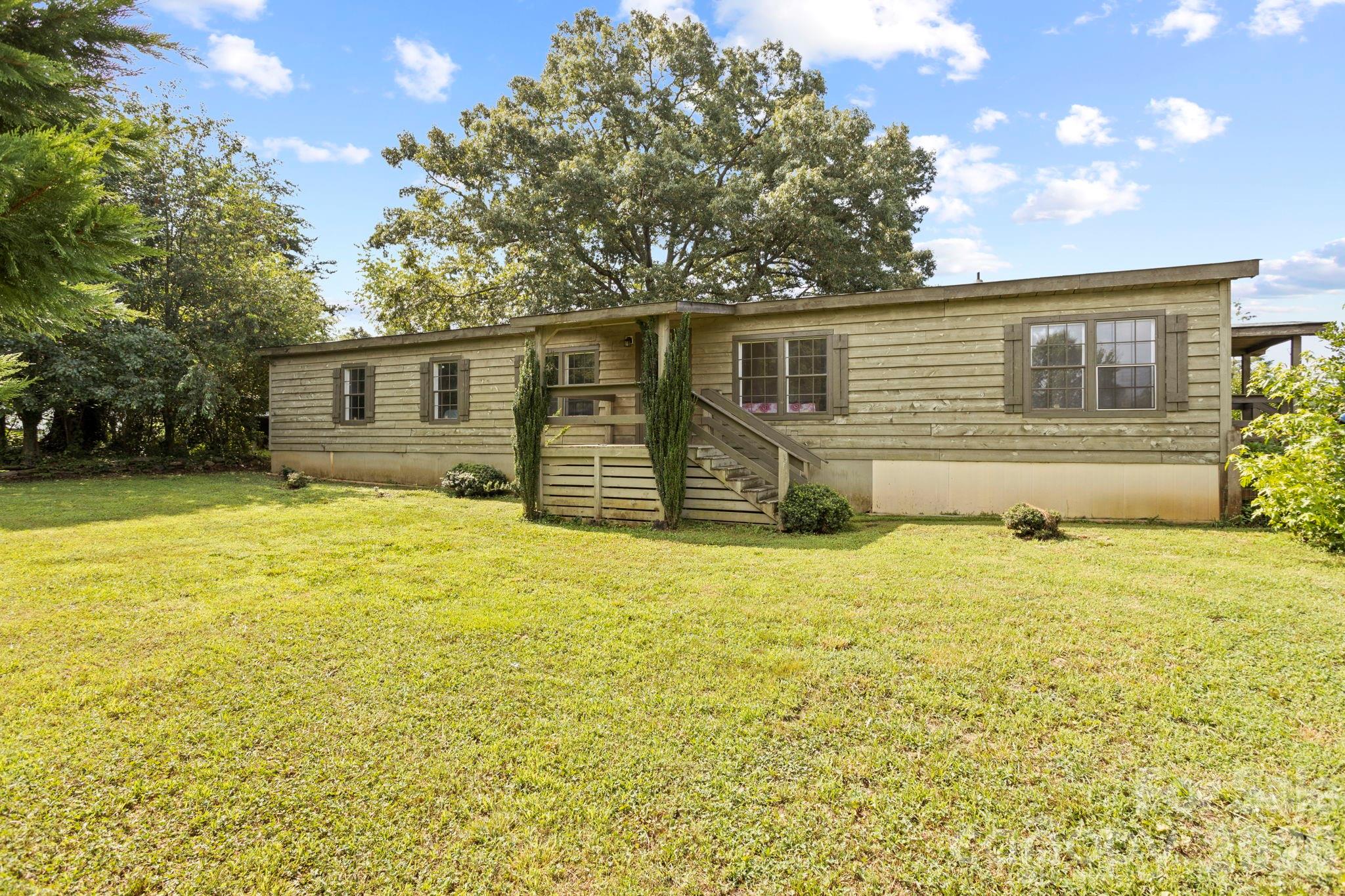 1896 E Green Creek Drive — Tryon