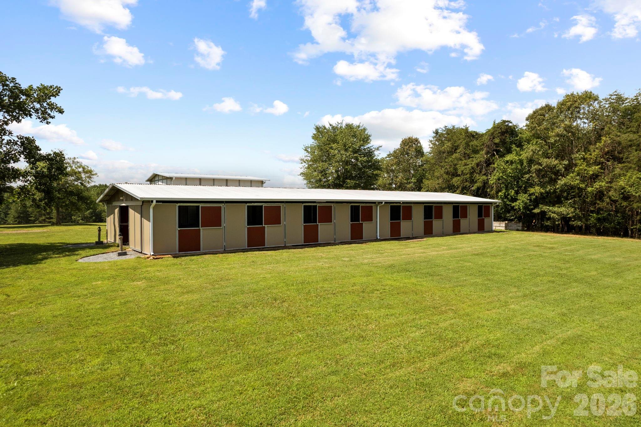 1896 E Green Creek Drive — Tryon