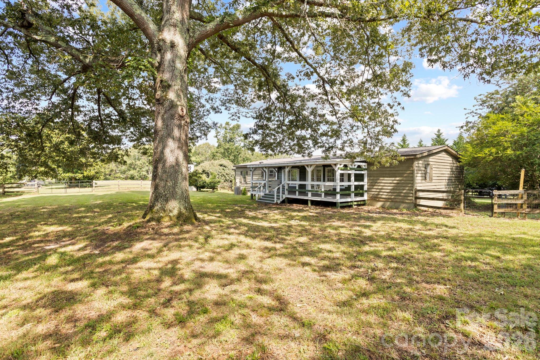1896 E Green Creek Drive — Tryon