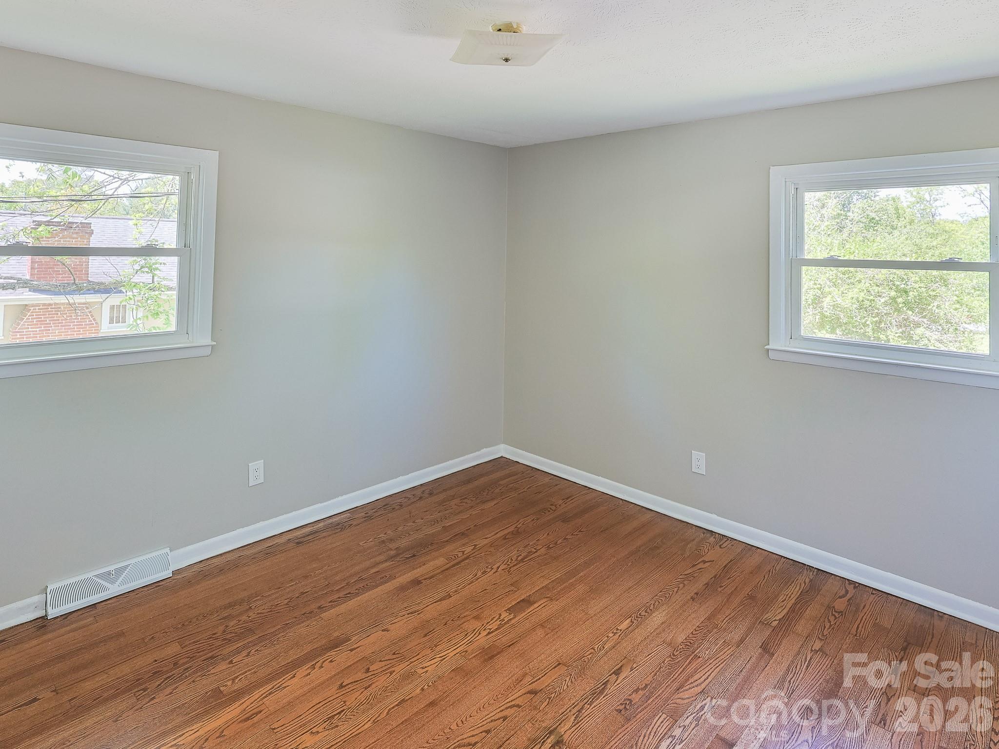40 Oakley Road — Asheville