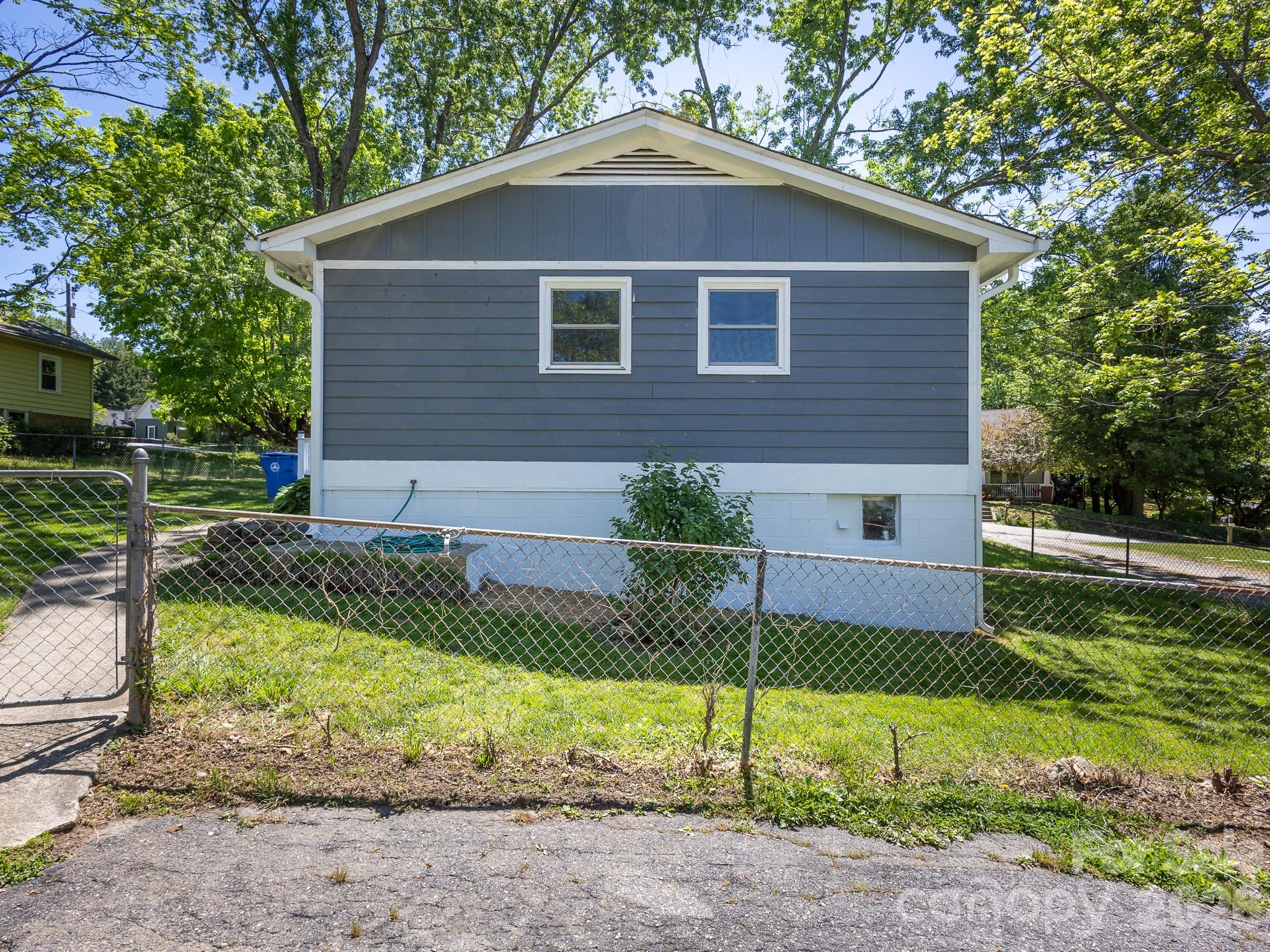 40 Oakley Road — Asheville