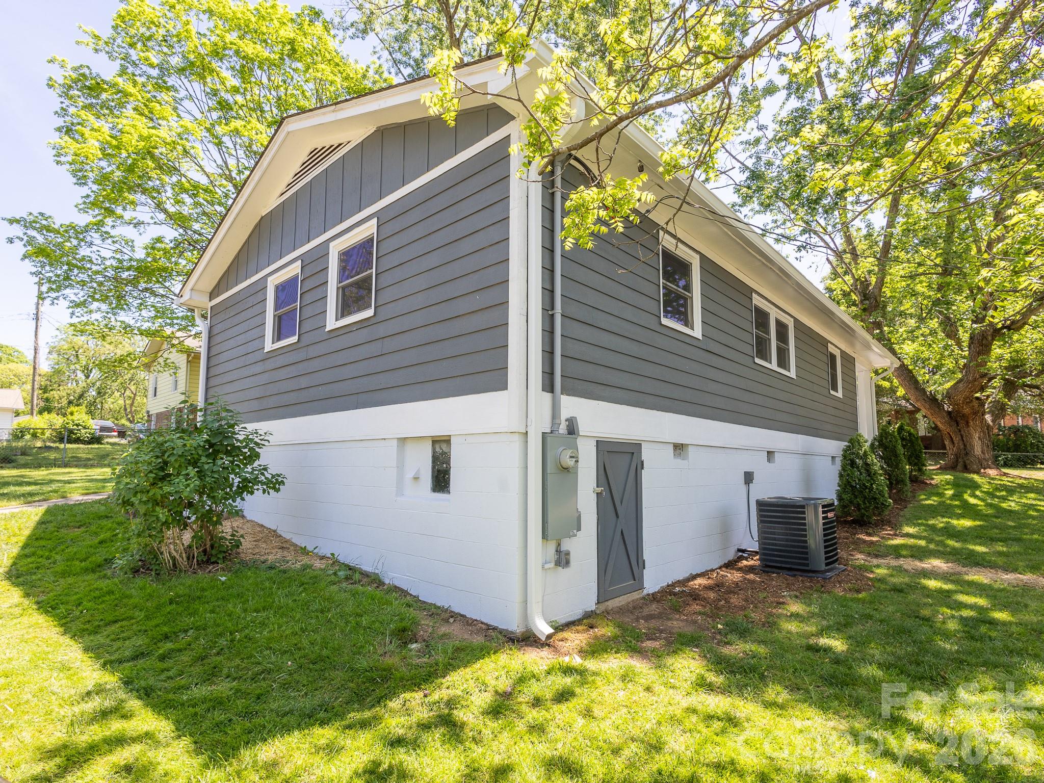 40 Oakley Road — Asheville