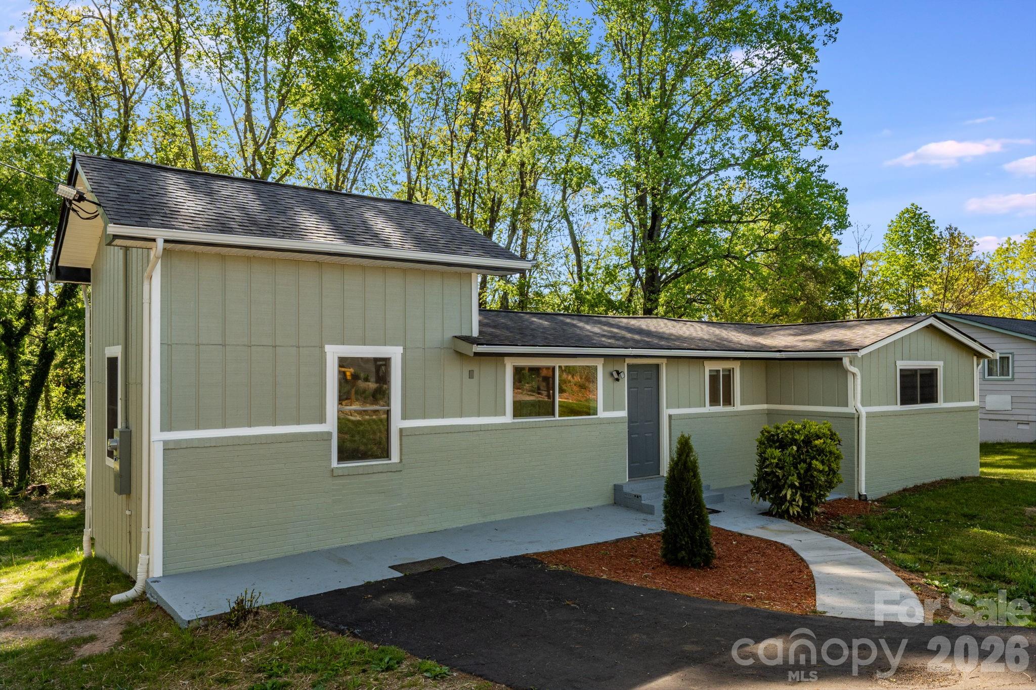 21 Oak Hill Drive — Asheville