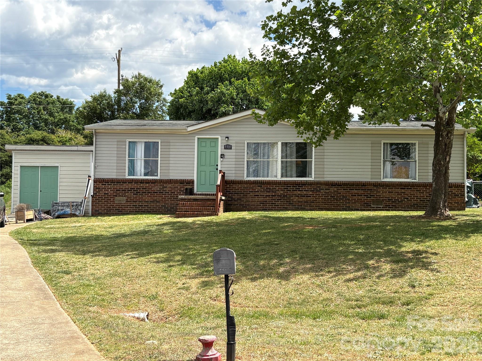 5507 Sandy Creek Court — Newton