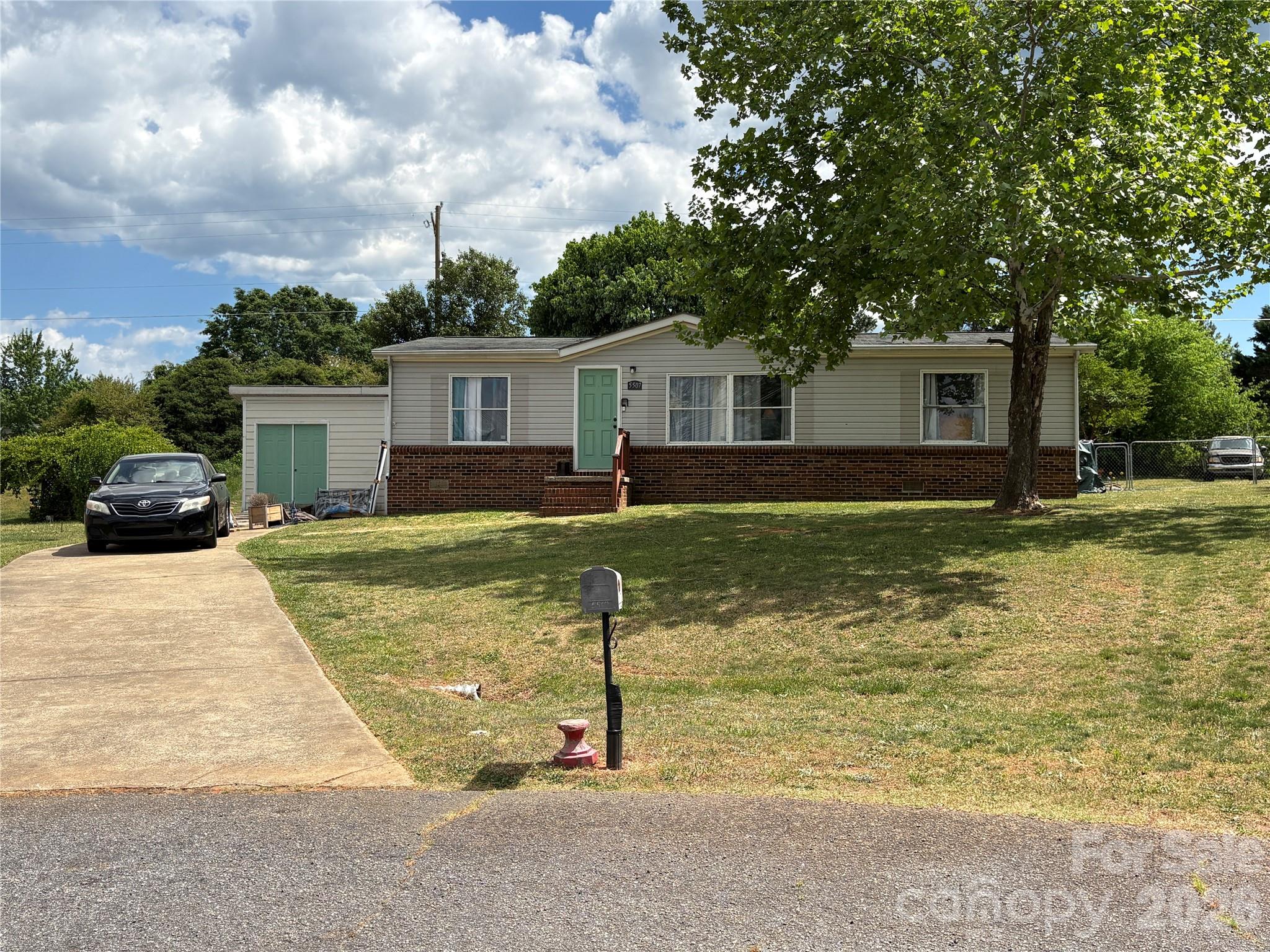 5507 Sandy Creek Court — Newton