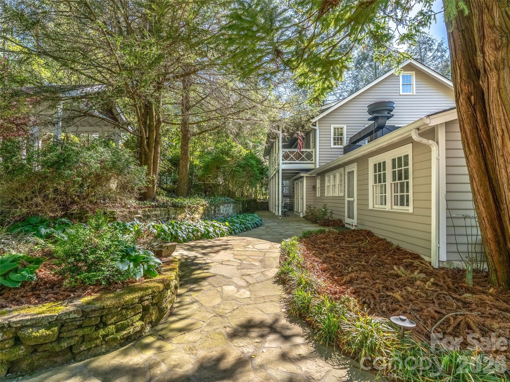 300 Ivy Terrace Drive — Saluda